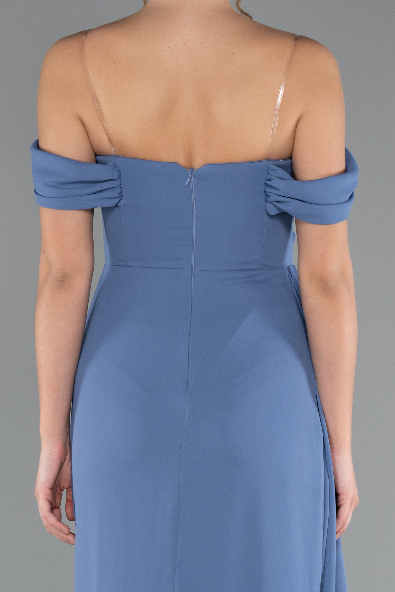 İndigo Kayık Yaka Yırtmaçlı Uzun Şifon Abiye Elbise ABU4925 - Görsel 4