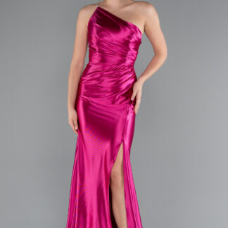 Fuşya Tek Omuz Yırtmaçlı Uzun Saten Mezuniyet Elbisesi ABU5022