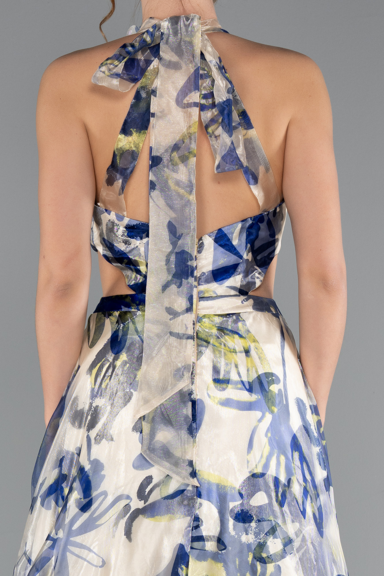 Çok Renkli Halter Yaka Cut Out Uzun Empirme Saten Abiye ABU4686 - Görsel 4