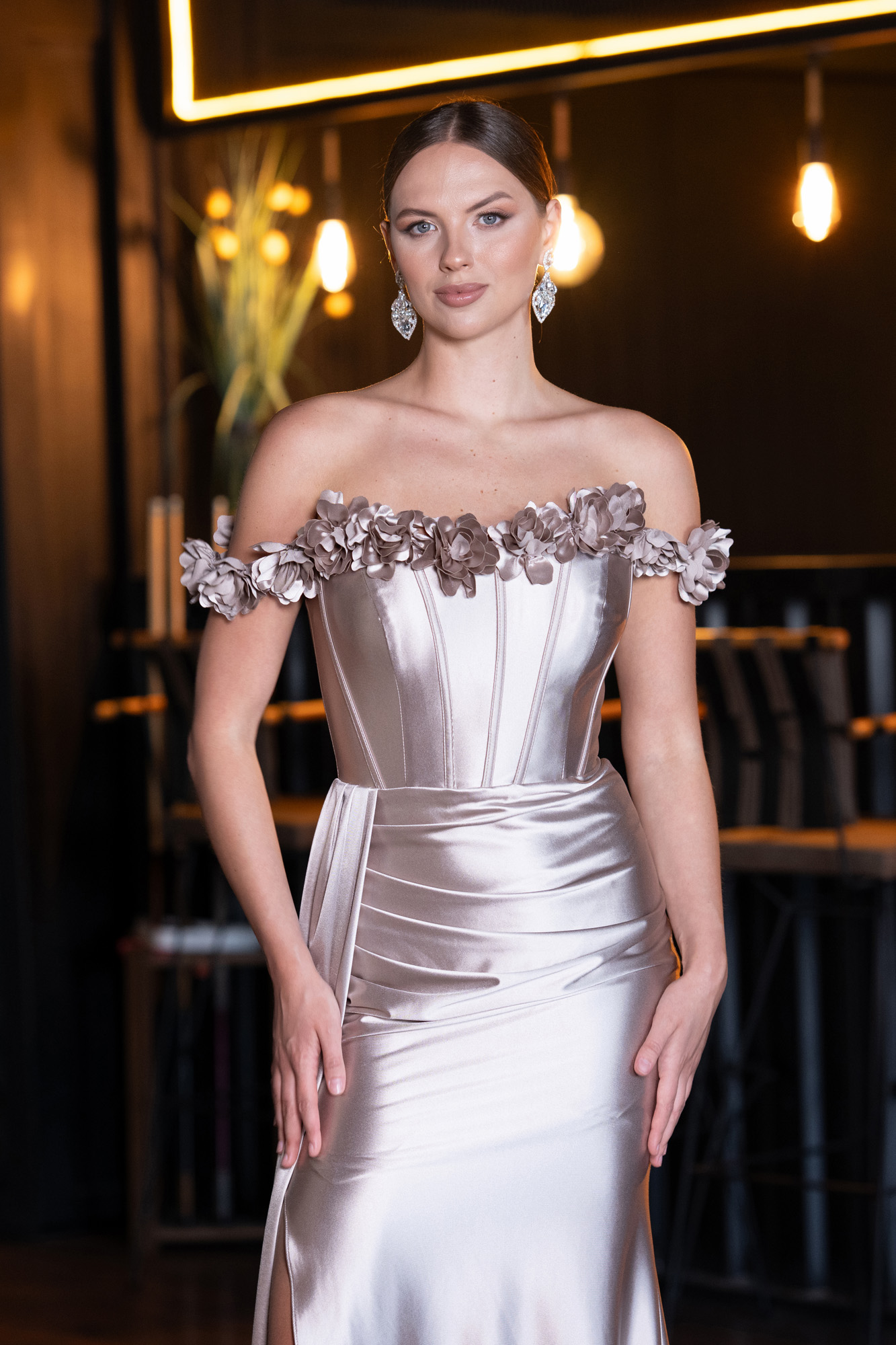 Siyah Çiçekli Kayık Yaka Balenli Uzun Saten Abiye ABU4903 - Görsel 5