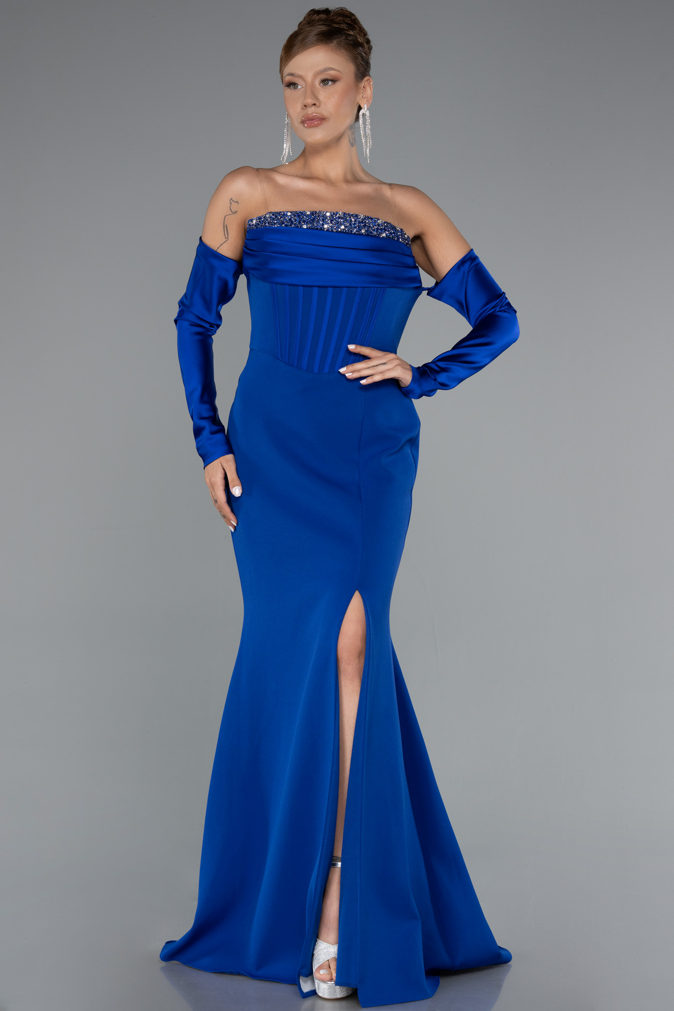 Saks Mavi Straplez Kol Aksesuarlı Uzun Balık Abiye ABU4637