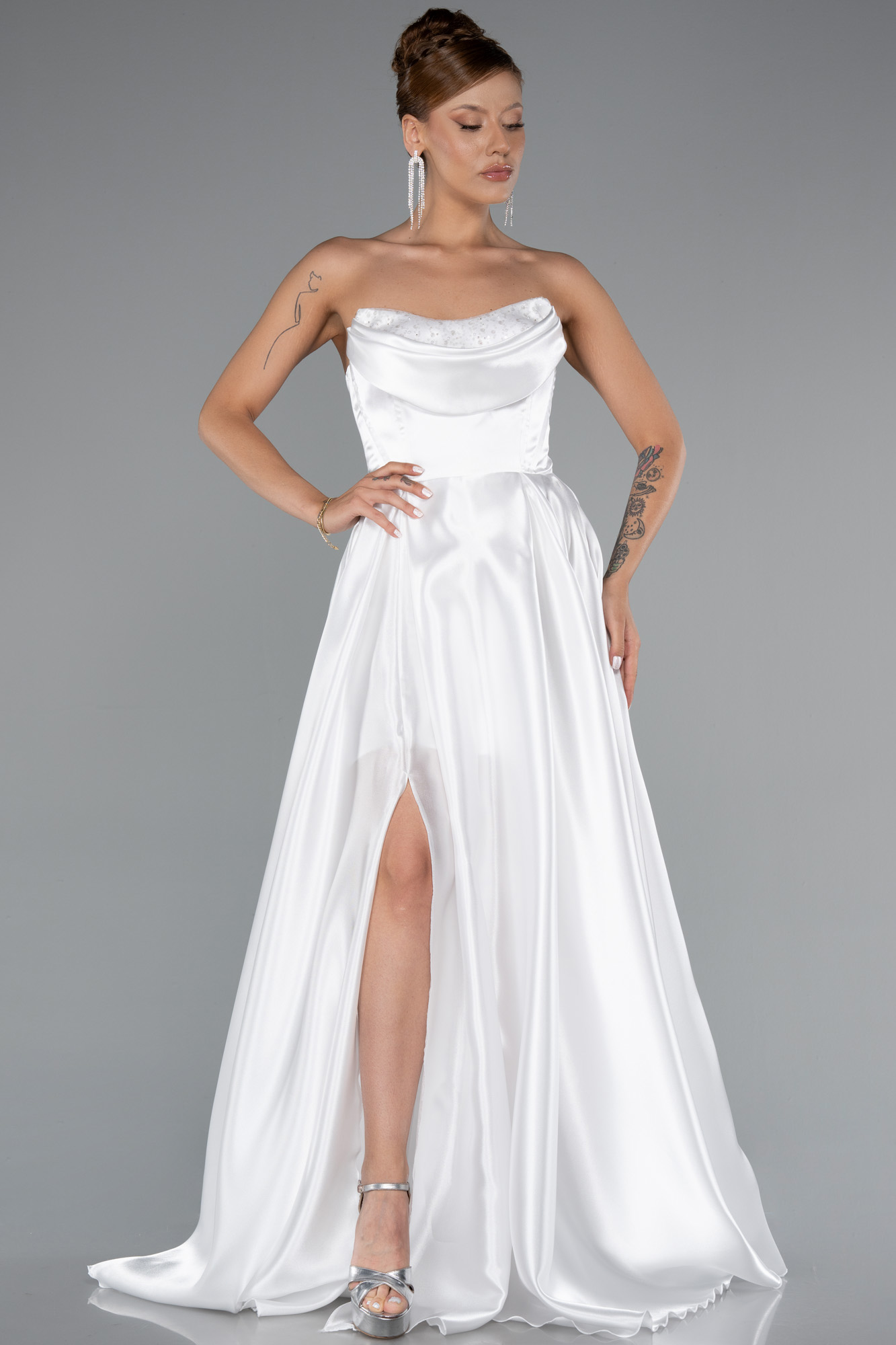 Ekru Straplez Bacak Dekolteli Uzun Saten Abiye Elbise ABU5064