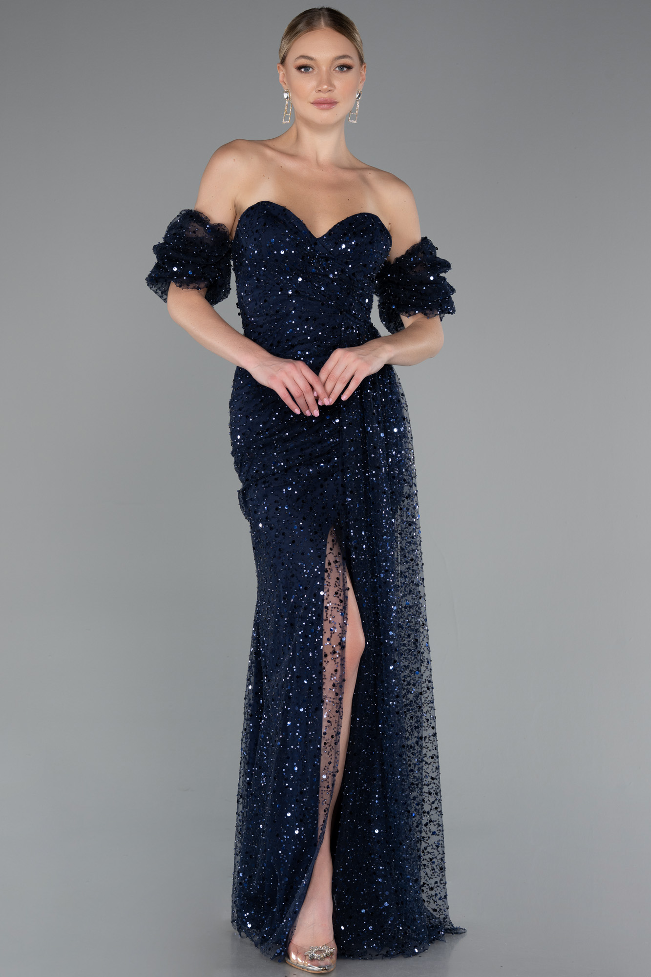 Siyah Straplez Yırtmaçlı Kol Aksesuarlı Uzun Pullu Abiye ABU5075 - Görsel 5