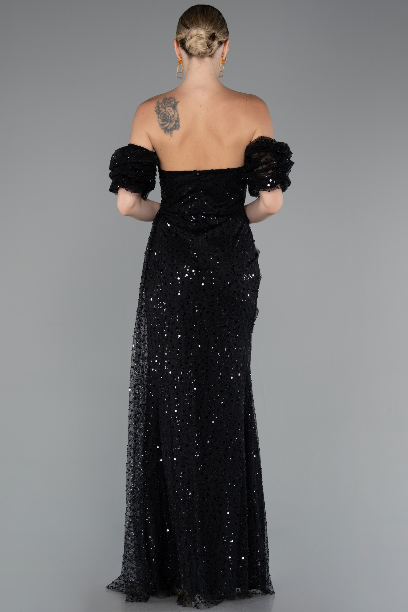 Siyah Straplez Yırtmaçlı Kol Aksesuarlı Uzun Pullu Abiye ABU5075 - Görsel 2