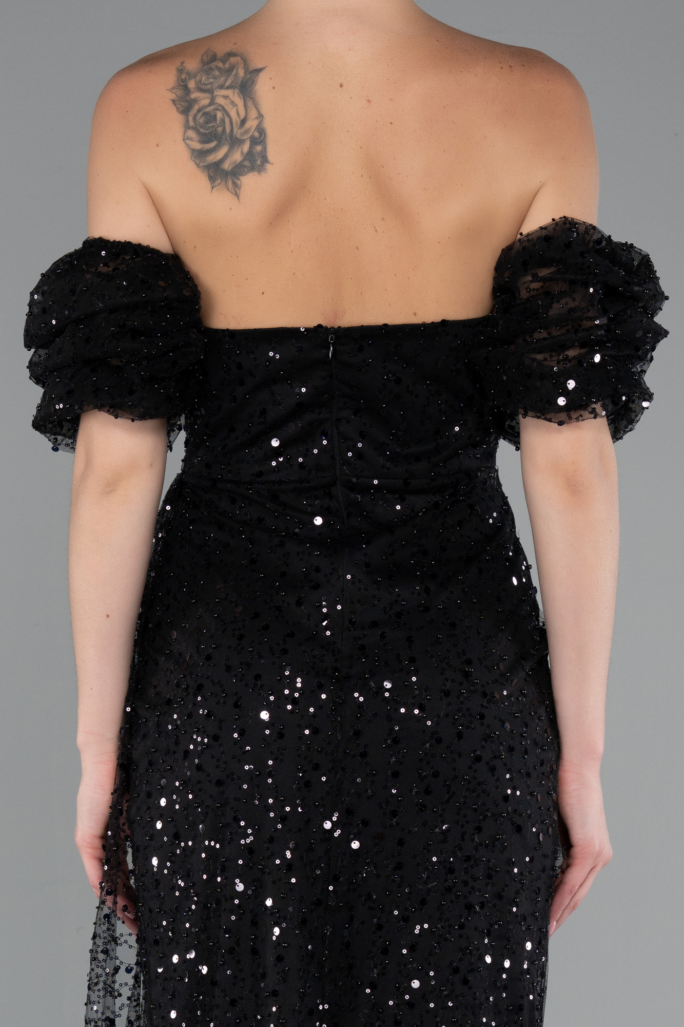 Siyah Straplez Yırtmaçlı Kol Aksesuarlı Uzun Pullu Abiye ABU5075 - Görsel 4