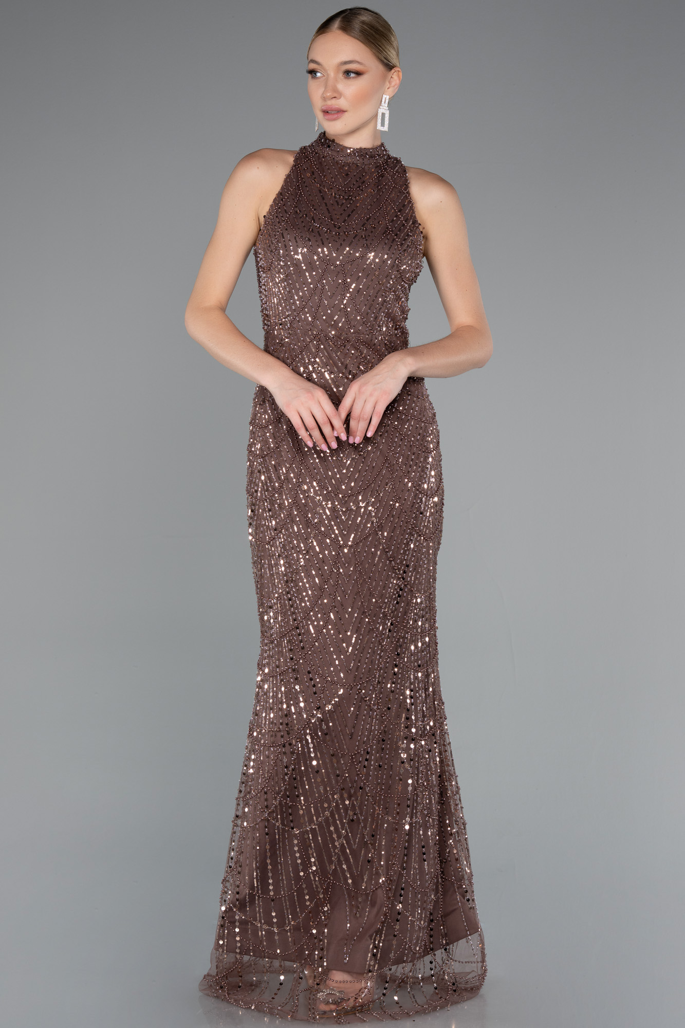 Kahve Halter Yaka Boncuklu Uzun Balık Abiye ABU4791