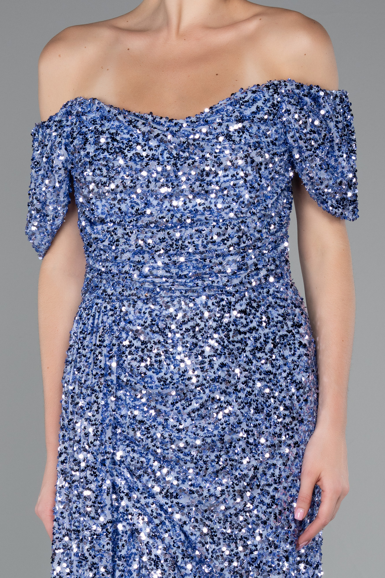 İndigo Kayık Yaka Yırtmaçlı Uzun Pullu Abiye Elbise ABU4843 - Görsel 3