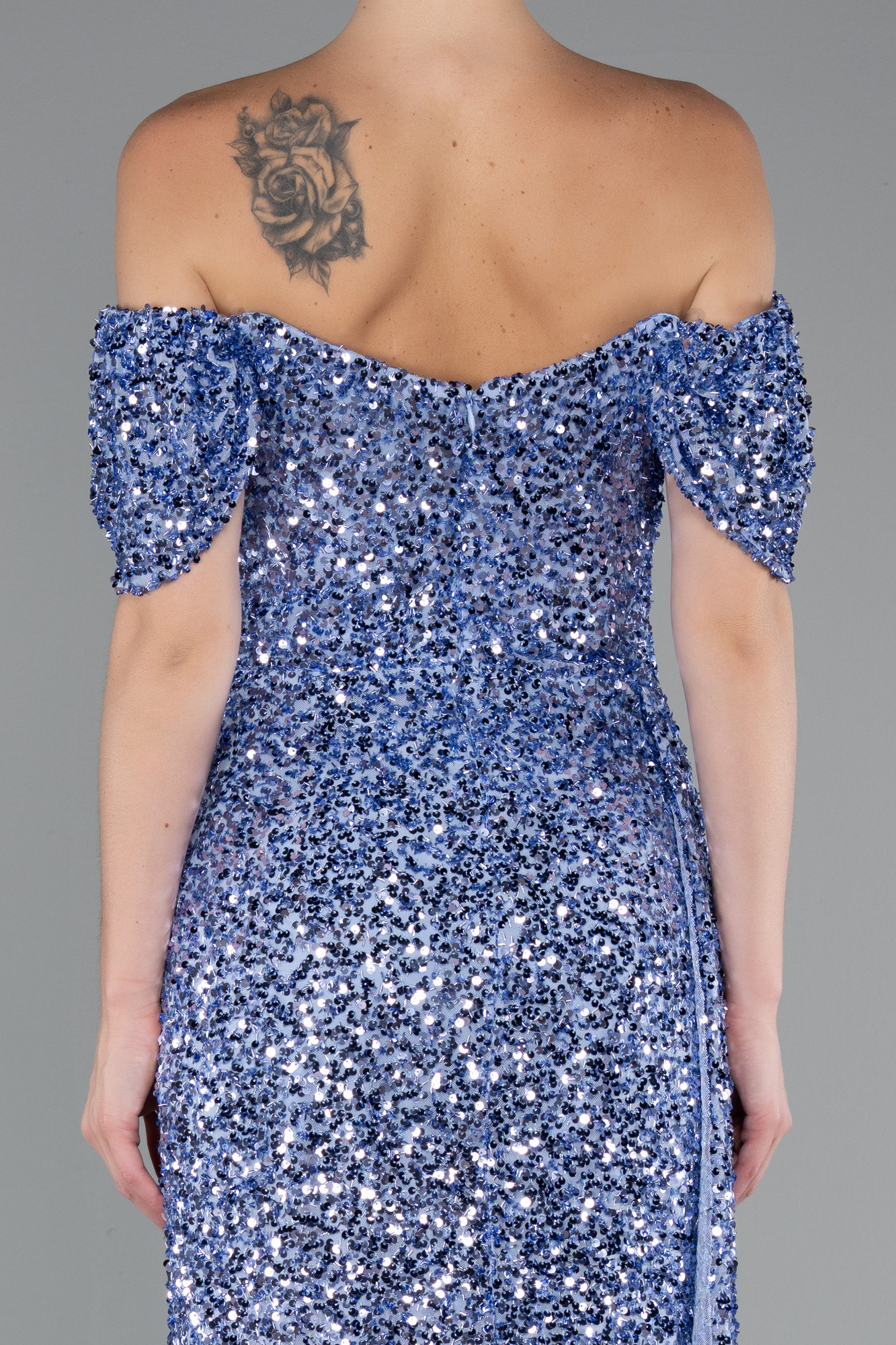 İndigo Kayık Yaka Yırtmaçlı Uzun Pullu Abiye Elbise ABU4843 - Görsel 4