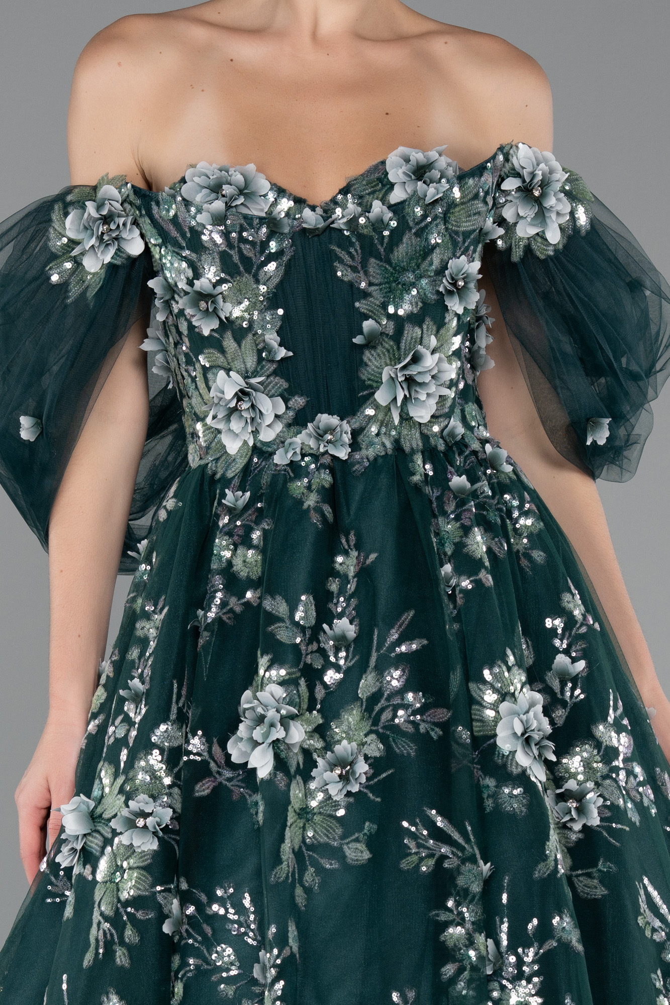 Zümrüt Yeşili Kayık Yaka Çiçek Aplikeli Uzun Büyük Beden Nişanlık ABU5076 - Görsel 3