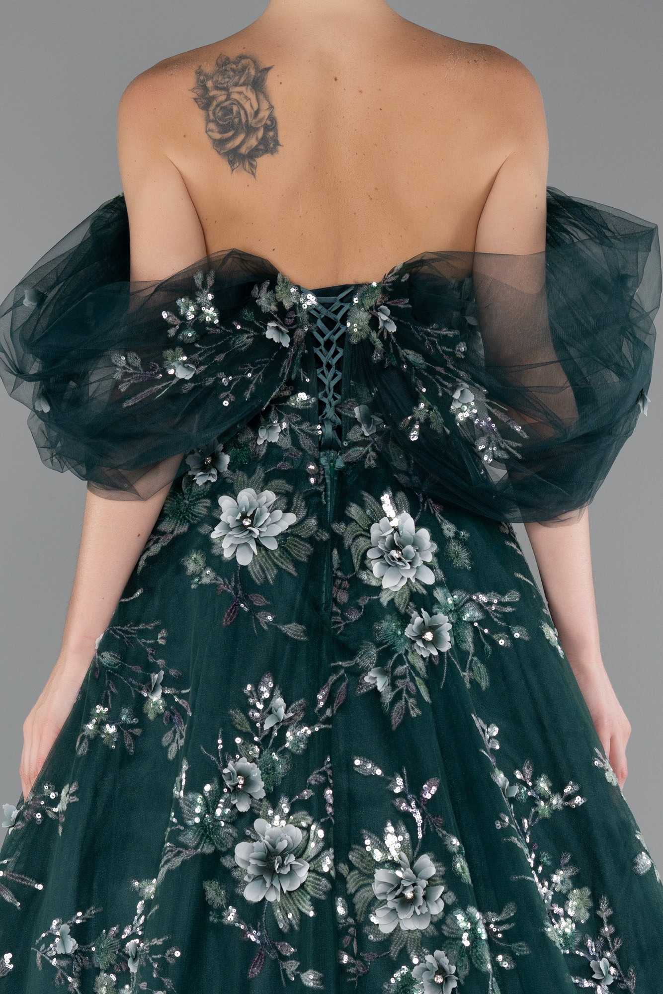 Zümrüt Yeşili Kayık Yaka Çiçek Aplikeli Uzun Büyük Beden Nişanlık ABU5076 - Görsel 4