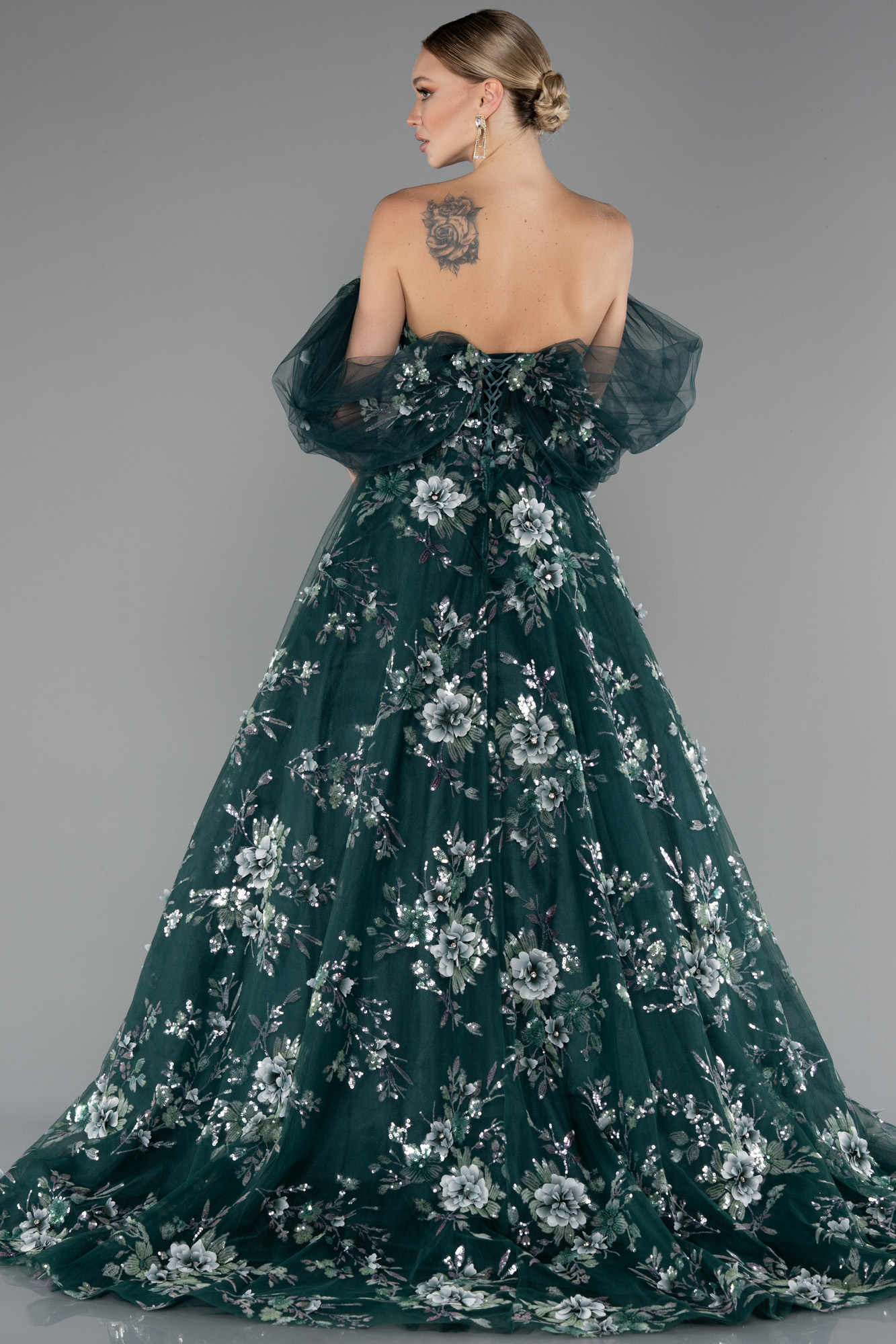 Zümrüt Yeşili Kayık Yaka Çiçek Aplikeli Uzun Büyük Beden Nişanlık ABU5076 - Görsel 2