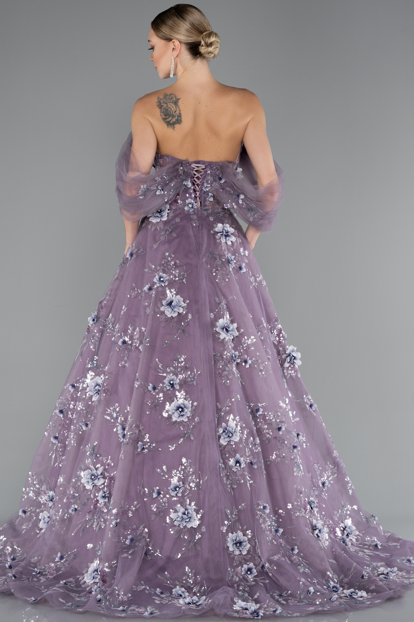 Lavanta Kayık Yaka 3D Çiçek Aplikeli Uzun Özel Tasarım Nişanlık ABU5074 - Görsel 4