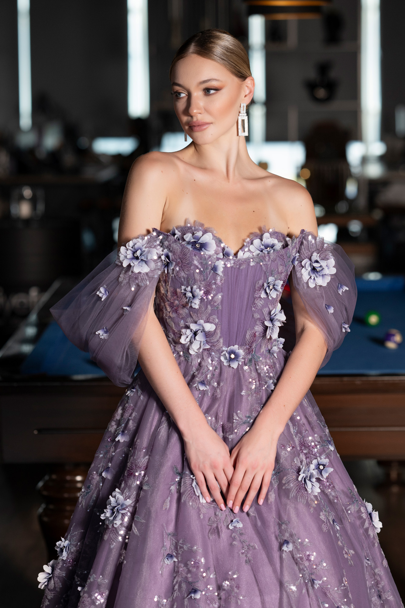 Lavanta Kayık Yaka 3D Çiçek Aplikeli Uzun Özel Tasarım Nişanlık ABU5074 - Görsel 2