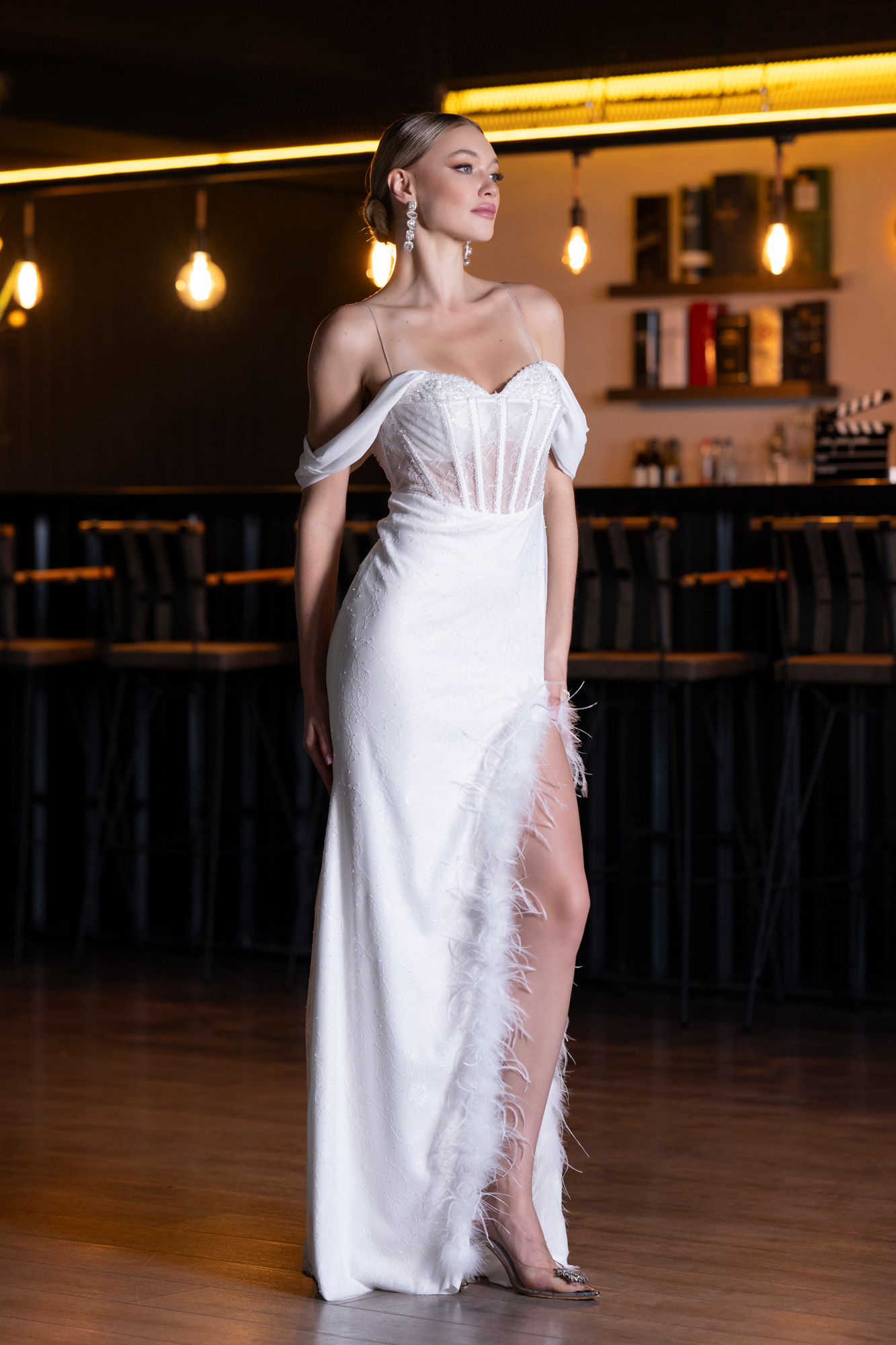 Ekru Kayık Yaka Balen Korse Yırtmaçlı Uzun Dantel Abiye ABU4270