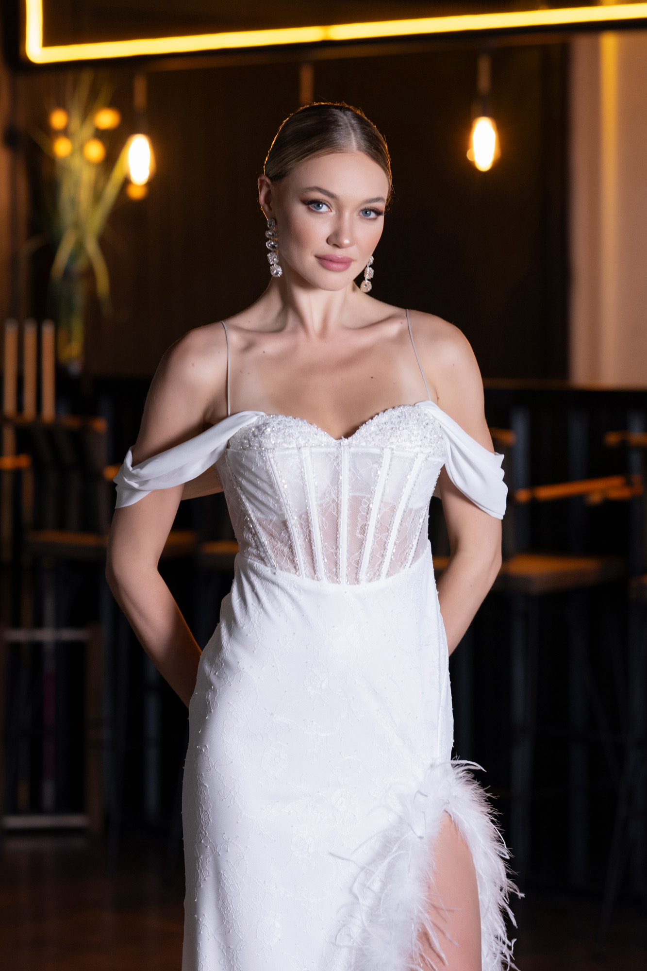 Ekru Kayık Yaka Balen Korse Yırtmaçlı Uzun Dantel Abiye ABU4270 - Görsel 2