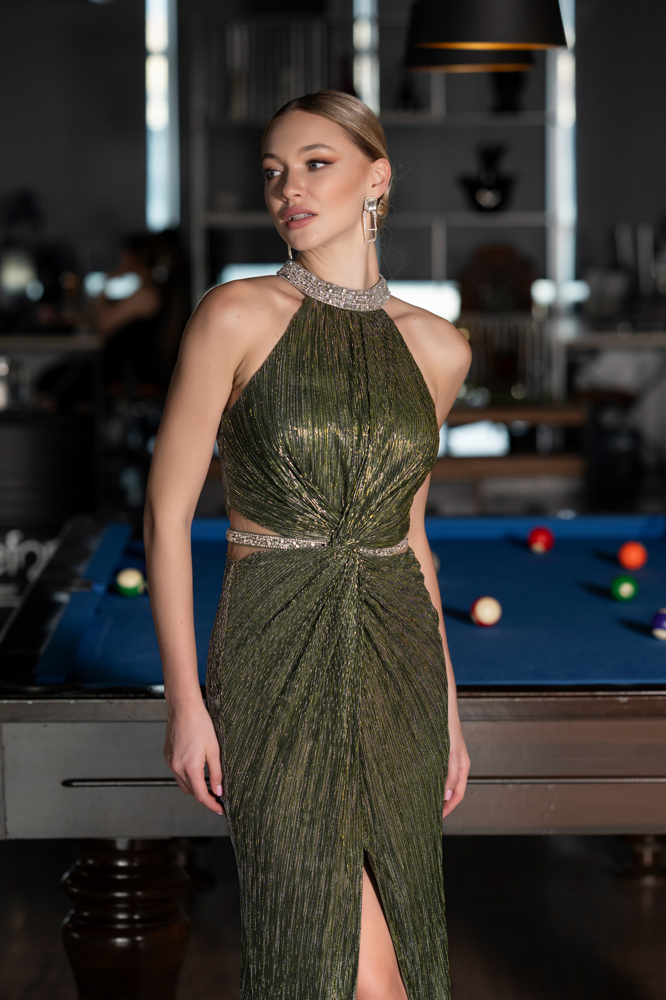 Haki Halter Yaka Bacak Dekolteli Uzun Simli Abiye ABU4324