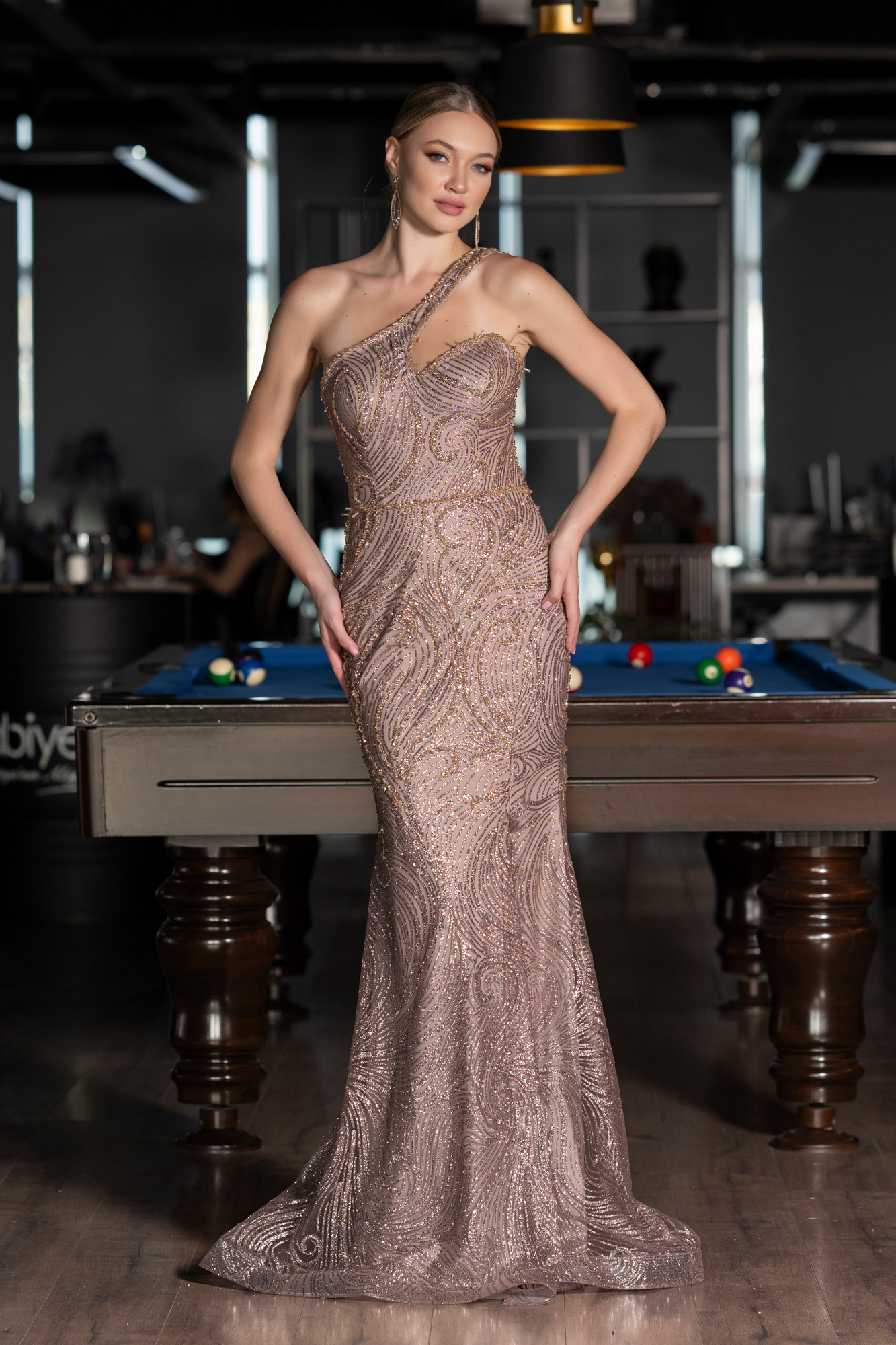 Bakır Tek Omuz Bacak Dekolteli Uzun Simli Abiye ABU4697