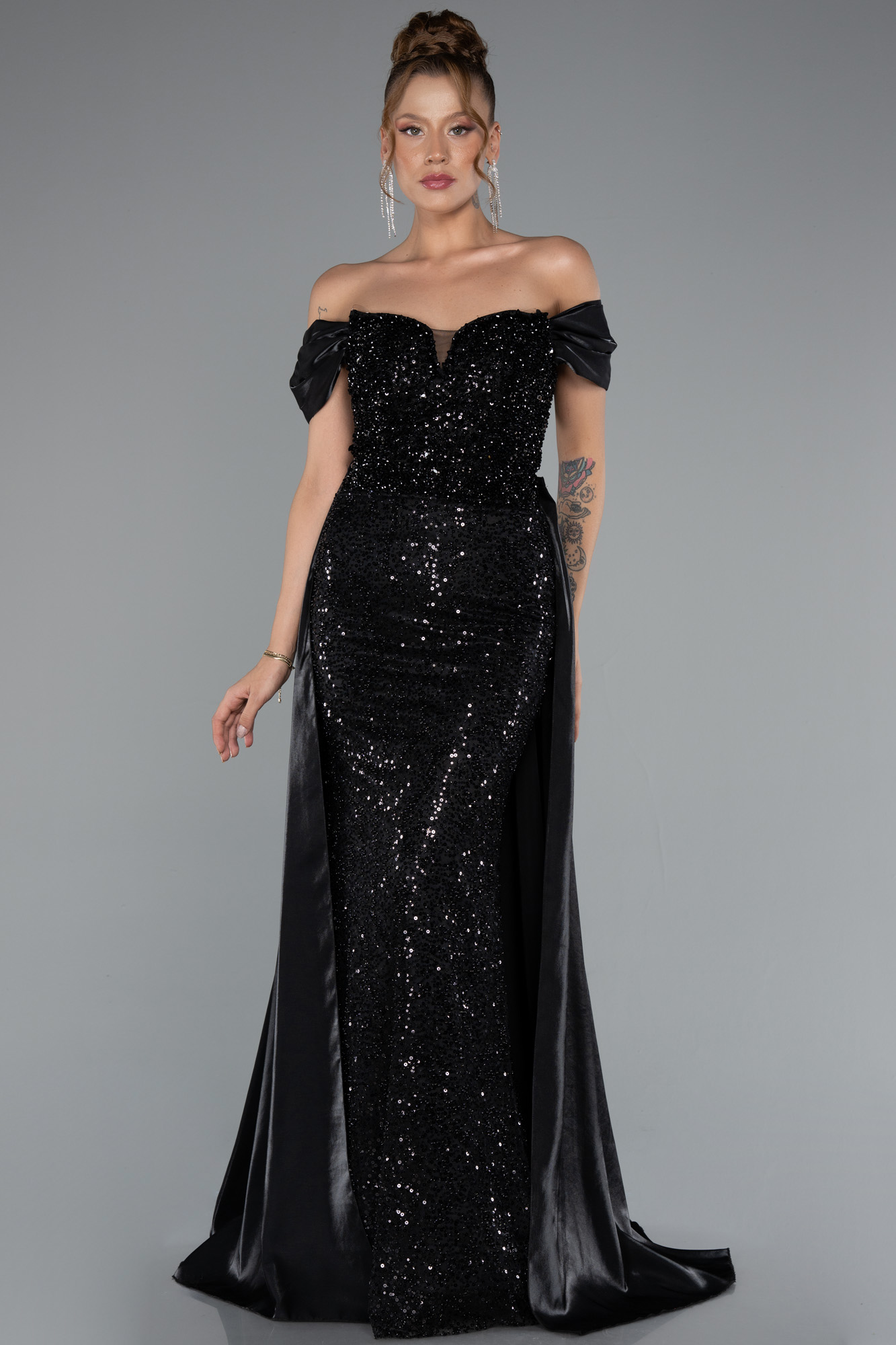 Siyah Kayık Yaka Kuyruklu Uzun Taşlı Özel Tasarım Abiye ABU5099