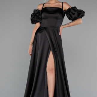 Siyah Yırtmaçlı Askılı Kol Aksesuarlı Uzun Saten Abiye ABU5103