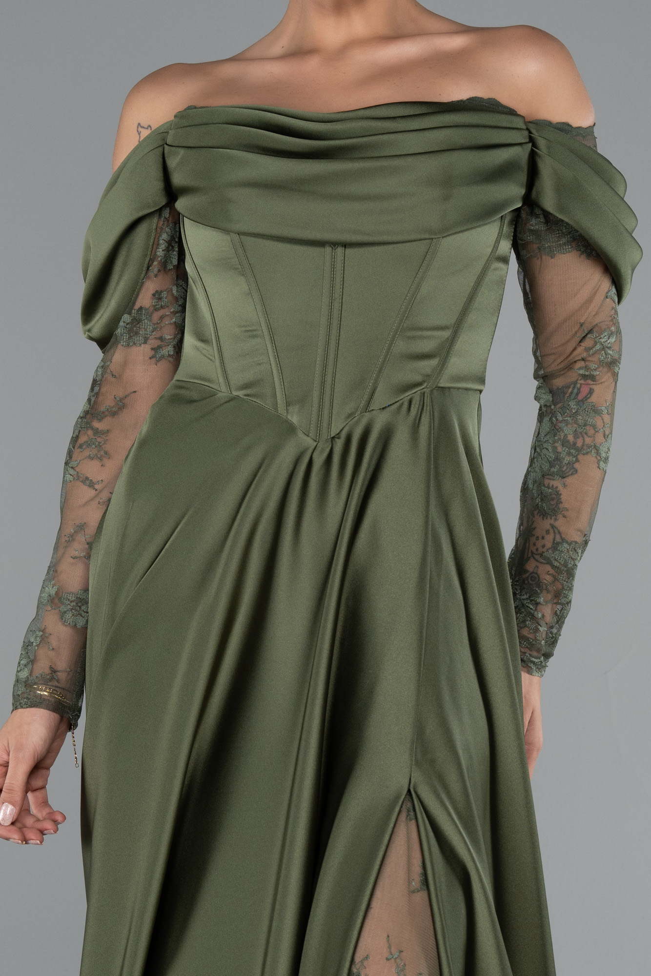 Haki Dantel Uzun Kol Kayık Yaka Yırtmaçlı Saten Abiye ABU5054 - Görsel 3