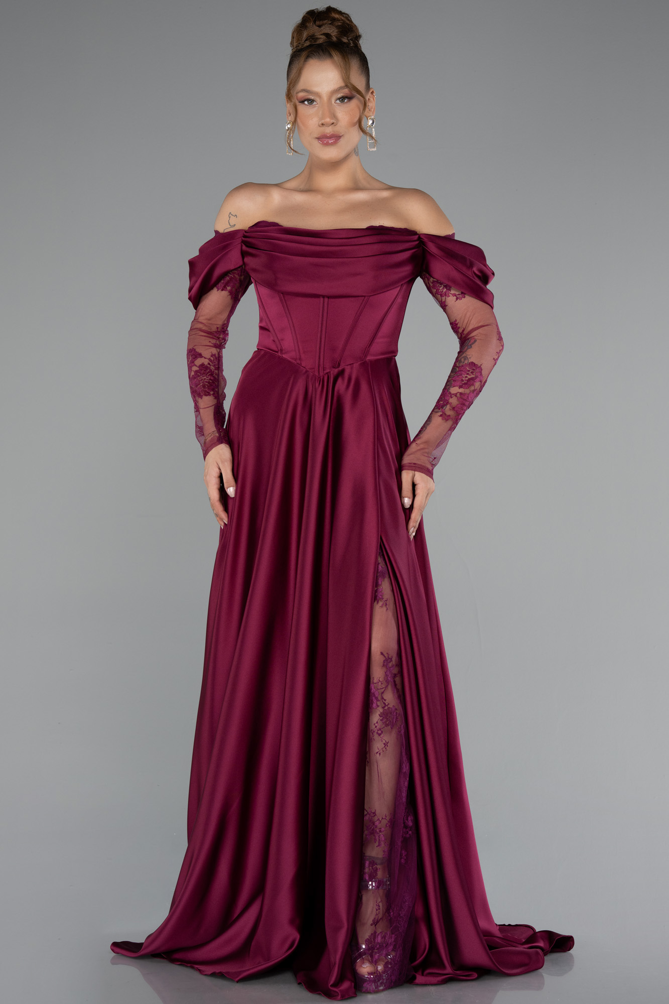 Mürdüm Dantel Uzun Kol Kayık Yaka Yırtmaçlı Saten Abiye ABU5054 - Görsel 3