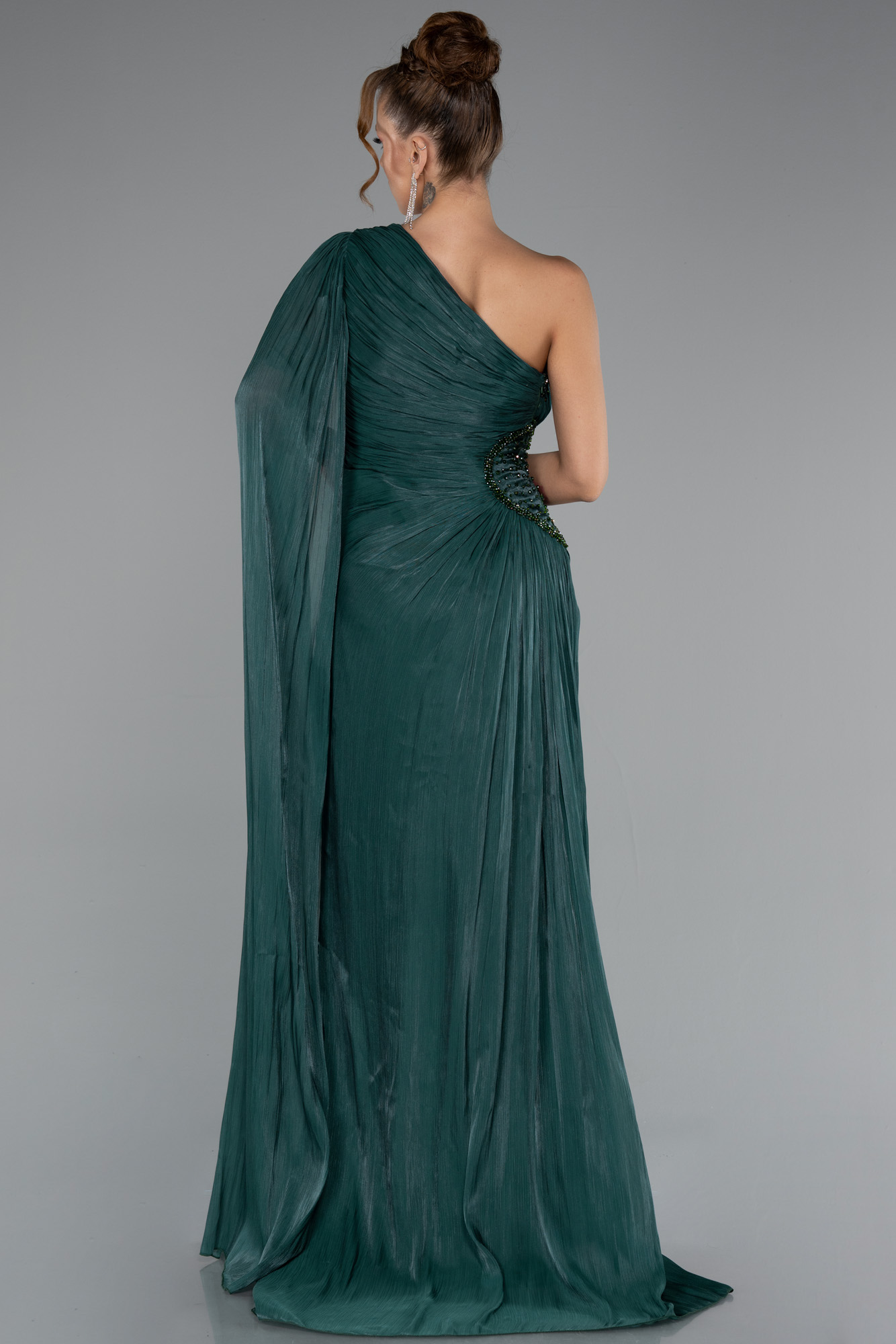 Zümrüt Yeşili Tek Omuz Yırtmaçlı Uzun Şifon Abiye ABU4978 - Görsel 2