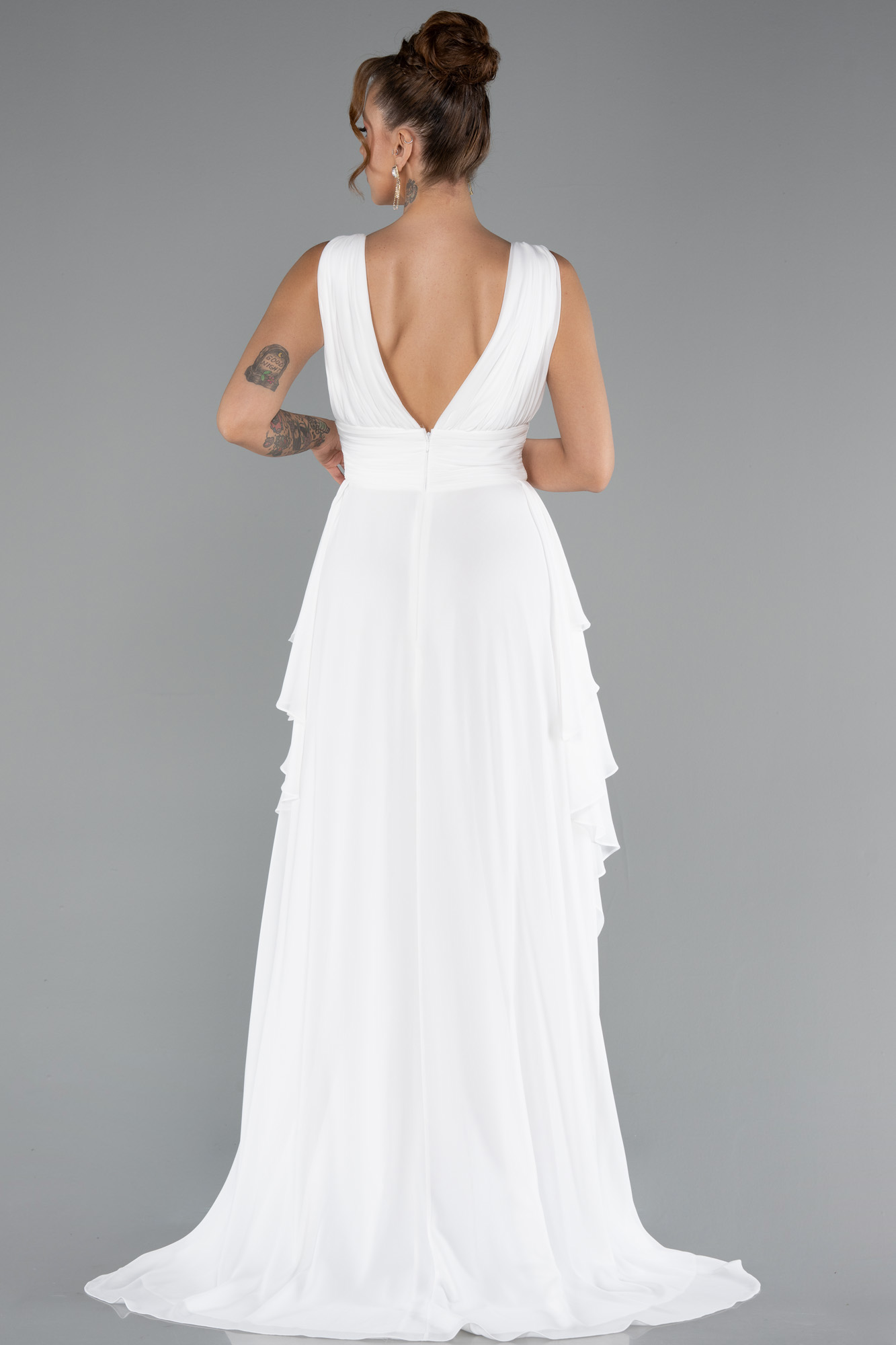 Ekru Kolsuz Yırtmaçlı Etekleri Katlı Uzun Şifon Abiye ABU5109 - Görsel 3