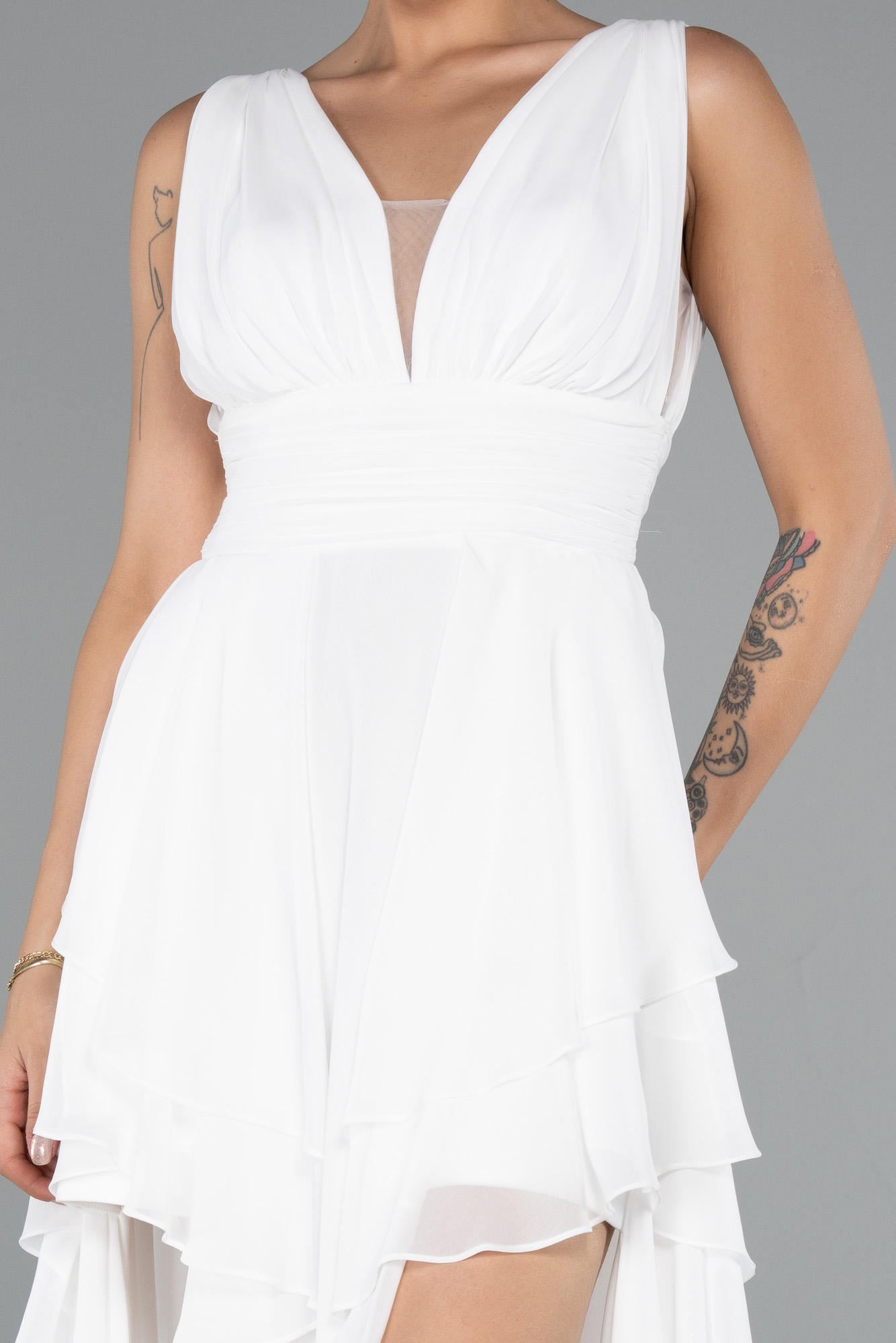 Ekru Kolsuz Yırtmaçlı Etekleri Katlı Uzun Şifon Abiye ABU5109 - Görsel 4