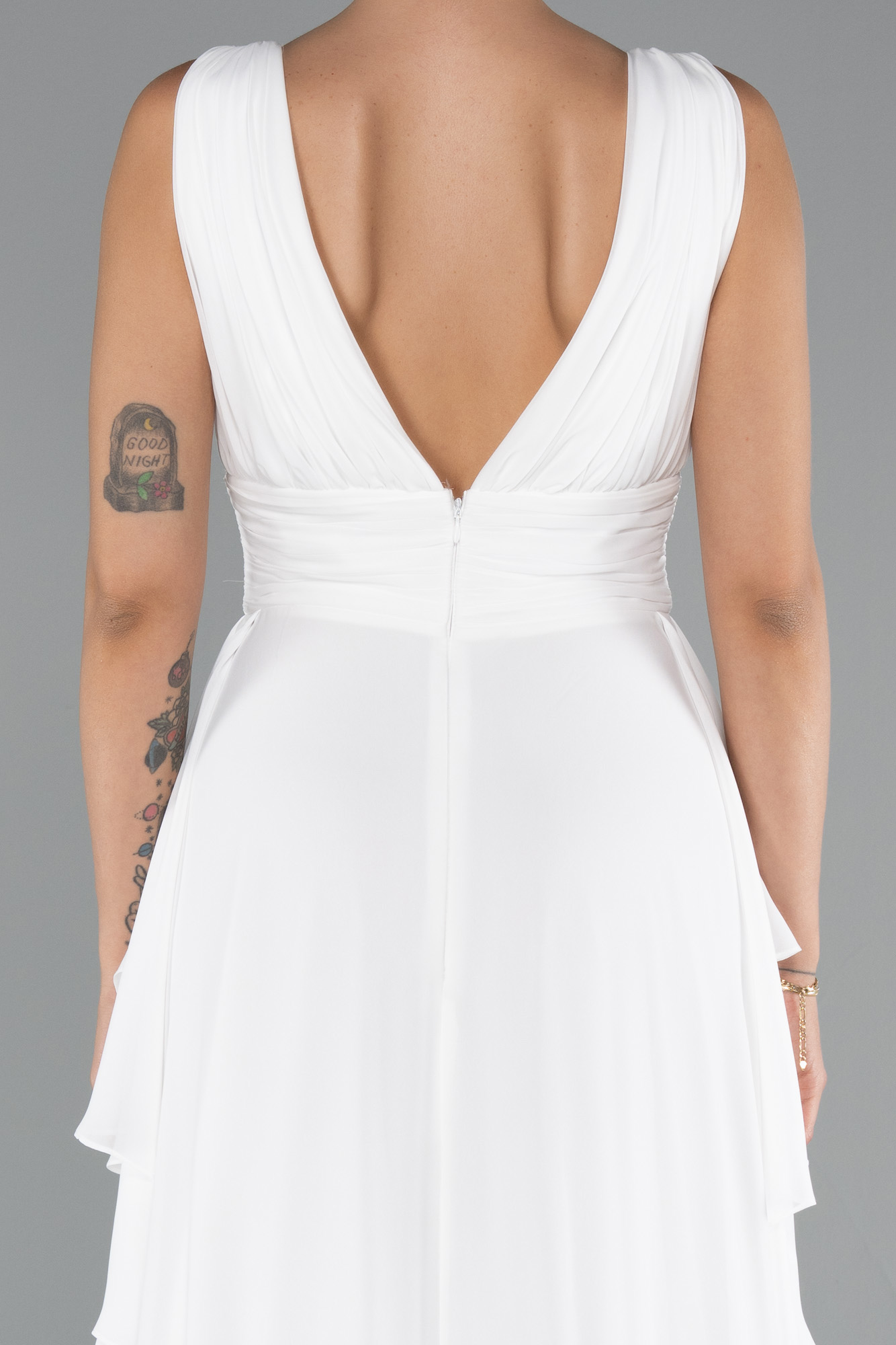 Ekru Kolsuz Yırtmaçlı Etekleri Katlı Uzun Şifon Abiye ABU5109 - Görsel 5