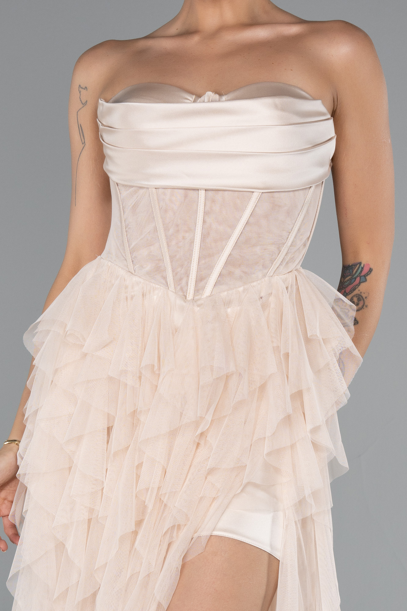 Bej Straplez Kat Kat Etekli Yırtmaçlı Uzun Abiye ABU5071 - Görsel 3