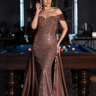 Kahve Kayık Yaka Kuyruklu Uzun Taşlı Özel Tasarım Abiye ABU5099