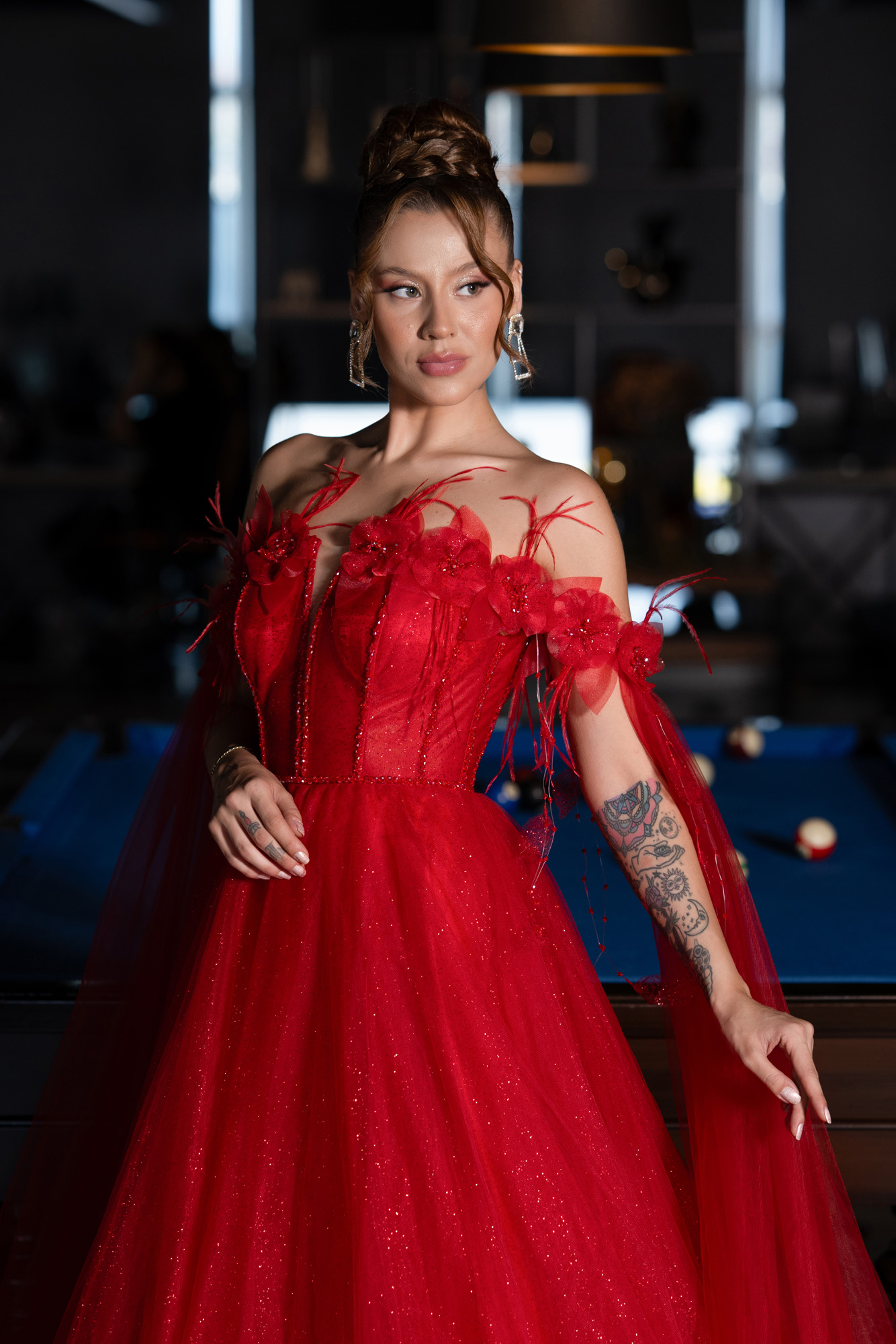 Kırmızı Çiçekli Kayık Yaka Uzun Simli Nişan Elbisesi ABU5101 - Görsel 2