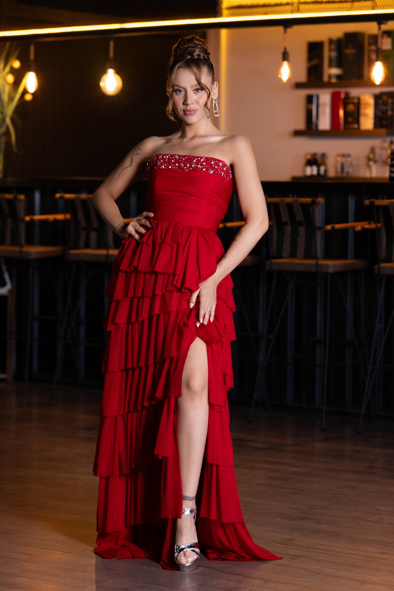 Kırmızı Taşlı Straplez Katlı Etek Yırtmaçlı Uzun Abiye ABU5104