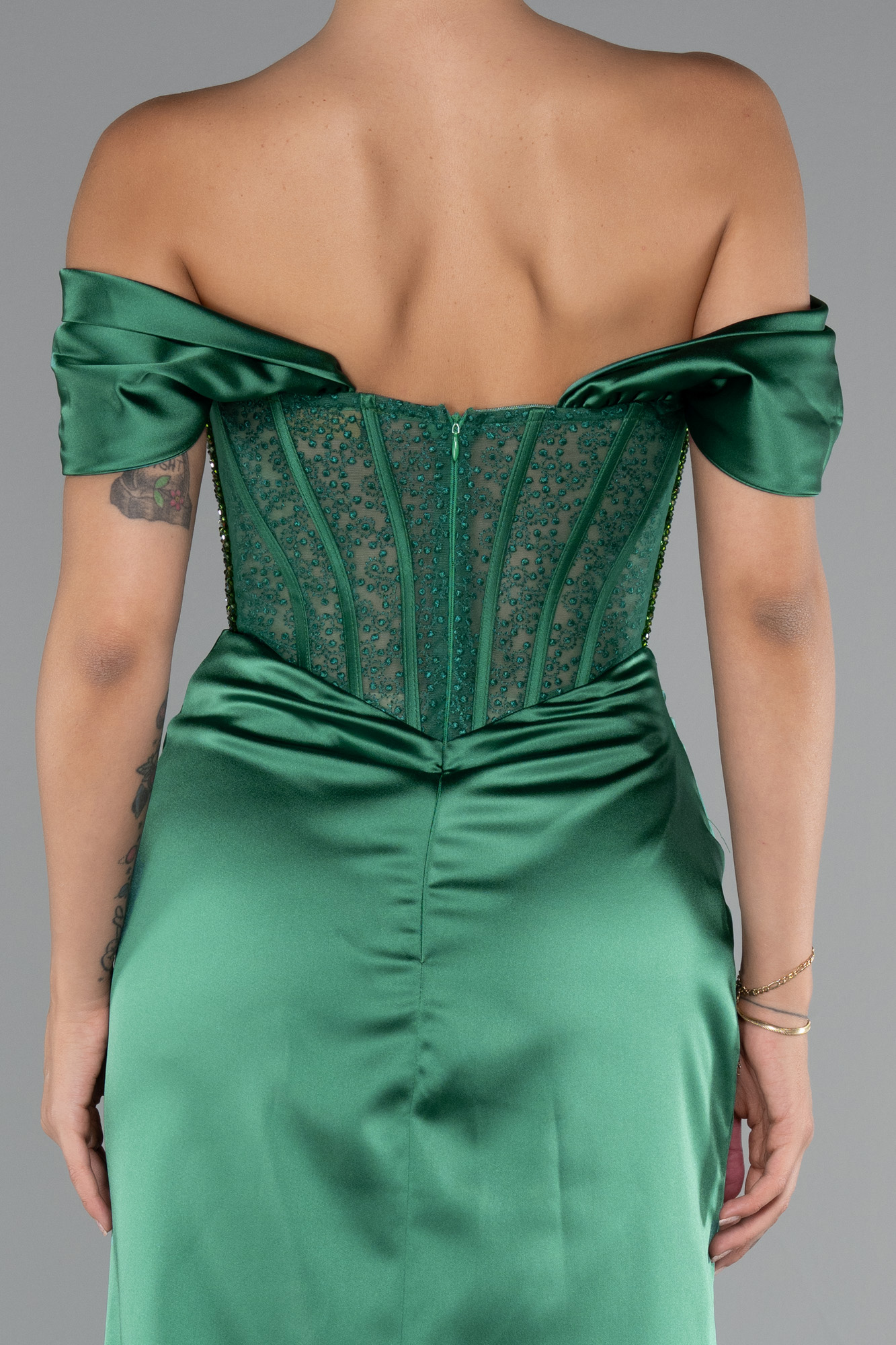 Zümrüt Yeşili Kayık Yaka Taşlı Balen Korse Detay Uzun Saten Abiye ABU5130 - Görsel 4