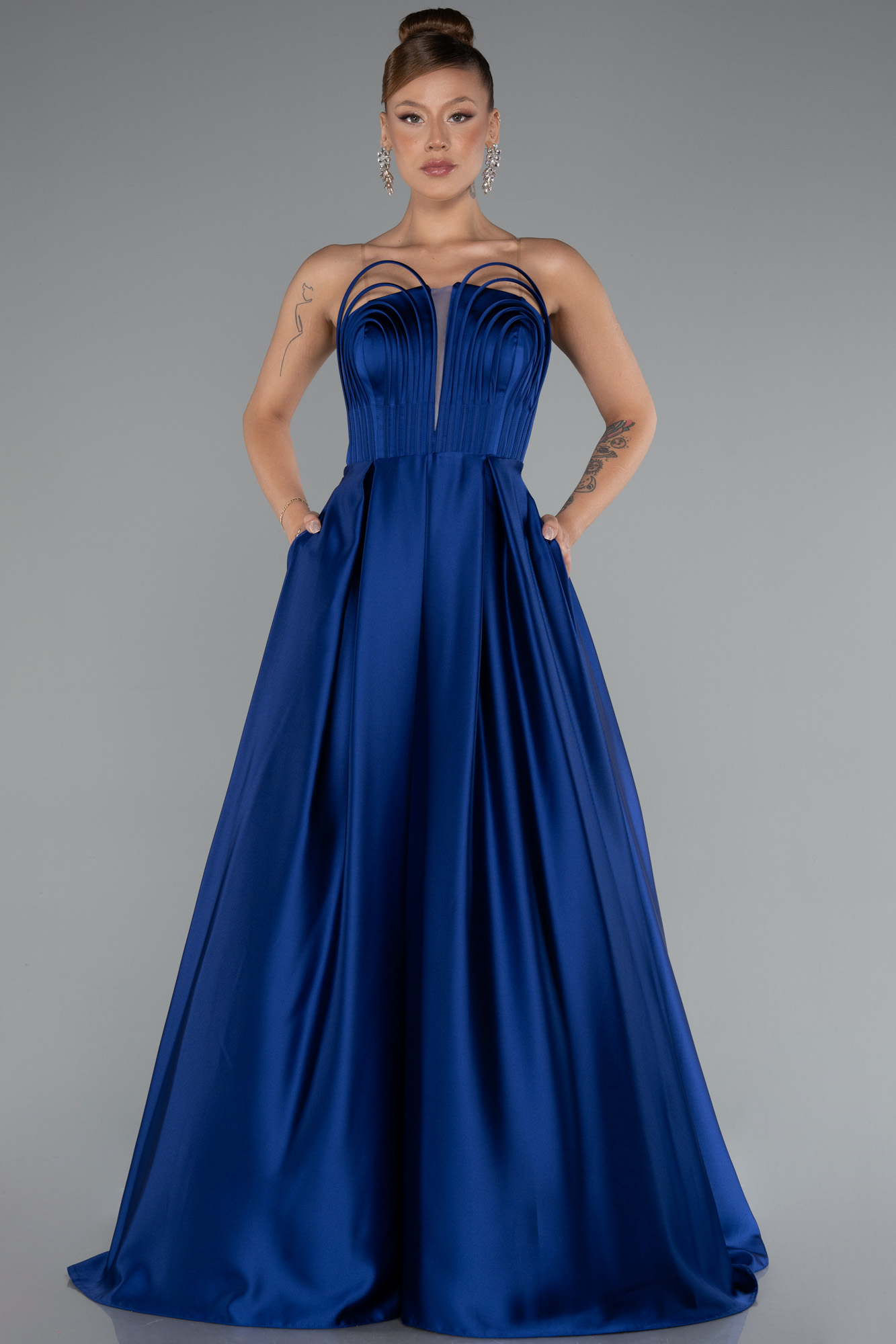 Saks Mavi Straplez Uzun Saten Abiye Elbise ABU5105