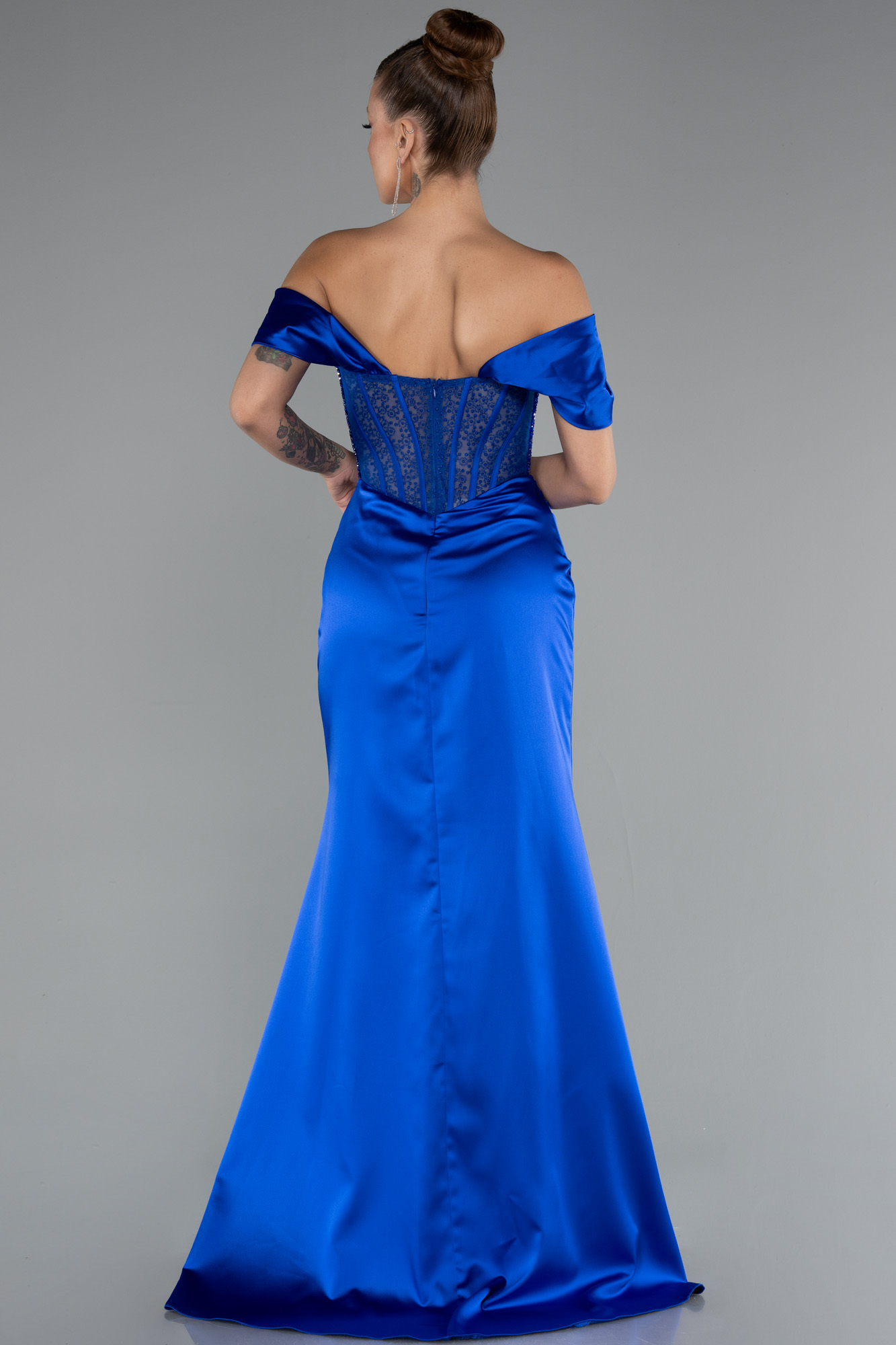 Saks Mavi Kayık Yaka Taşlı Balen Korse Detay Uzun Saten Abiye ABU5130 - Görsel 3