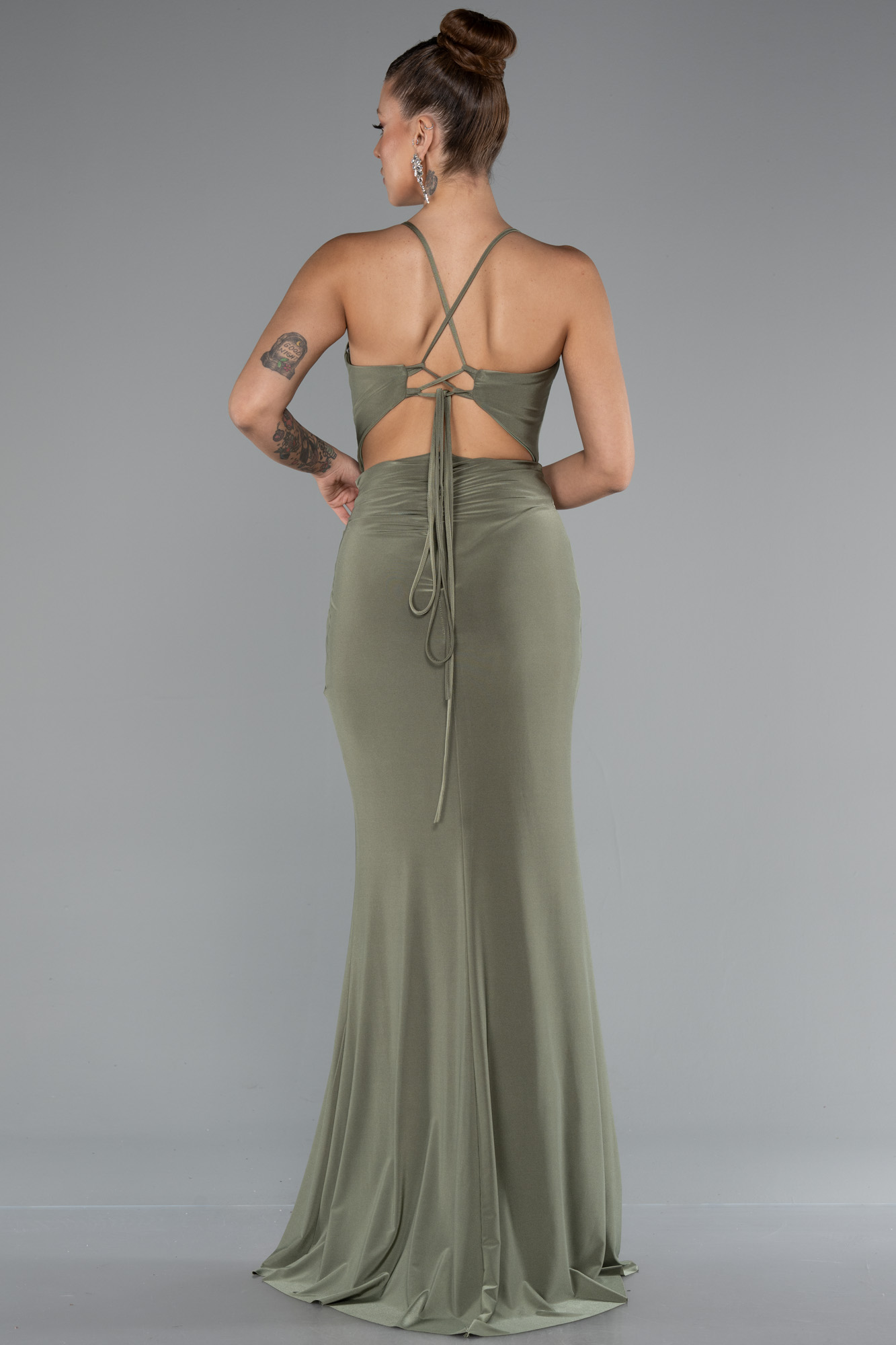 Haki Bacak Ve Sırt Dekolteli Uzun Abiye ABU3949