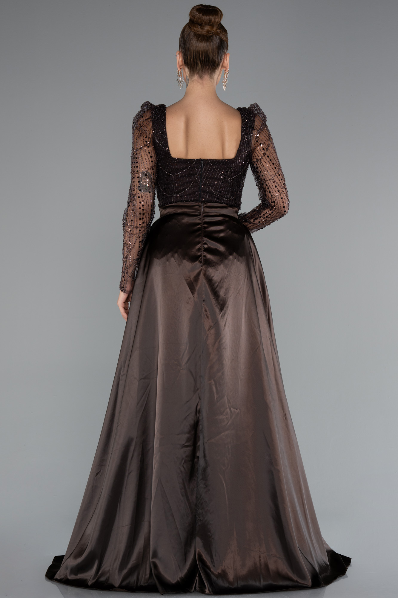 Koyu Kahve Uzun Kol Taşlı Saten Kuyruk Aksesuarlı Abiye ABU4603 - Görsel 3
