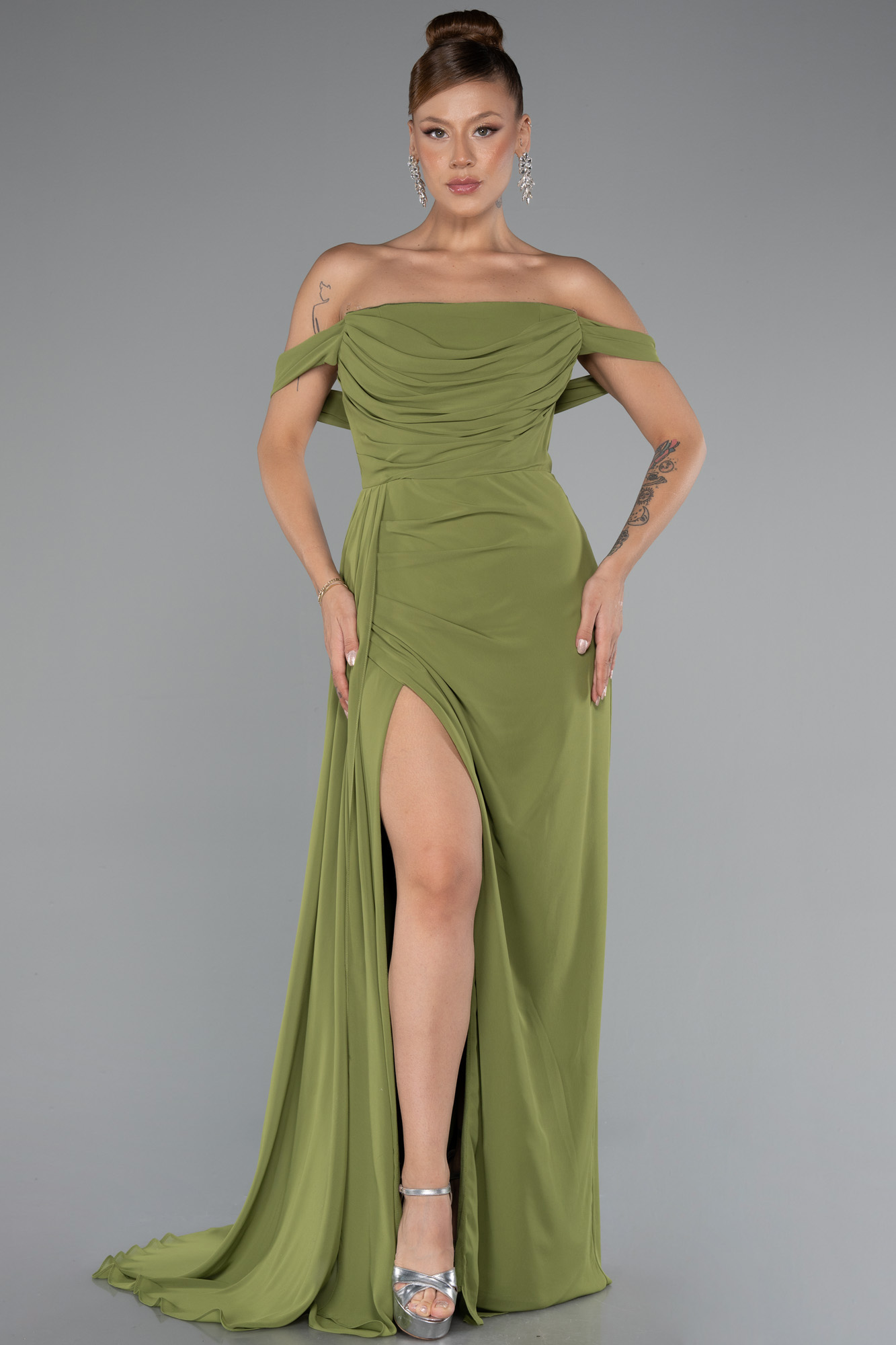 Yağ Yeşili Kayık Yaka Yırtmaçlı Uzun Şifon Abiye Elbise ABU4925