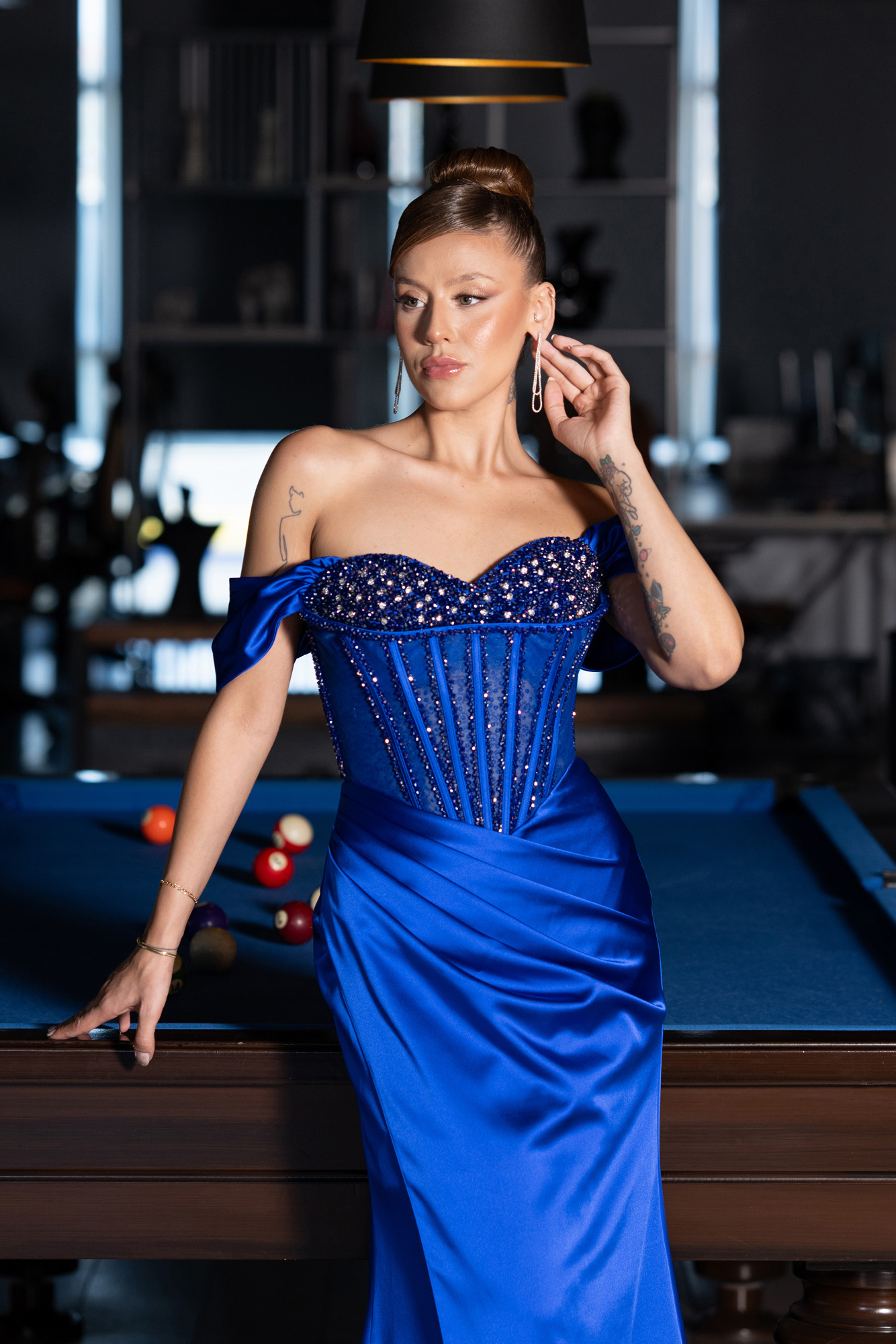 Saks Mavi Kayık Yaka Taşlı Balen Korse Detay Uzun Saten Abiye ABU5130