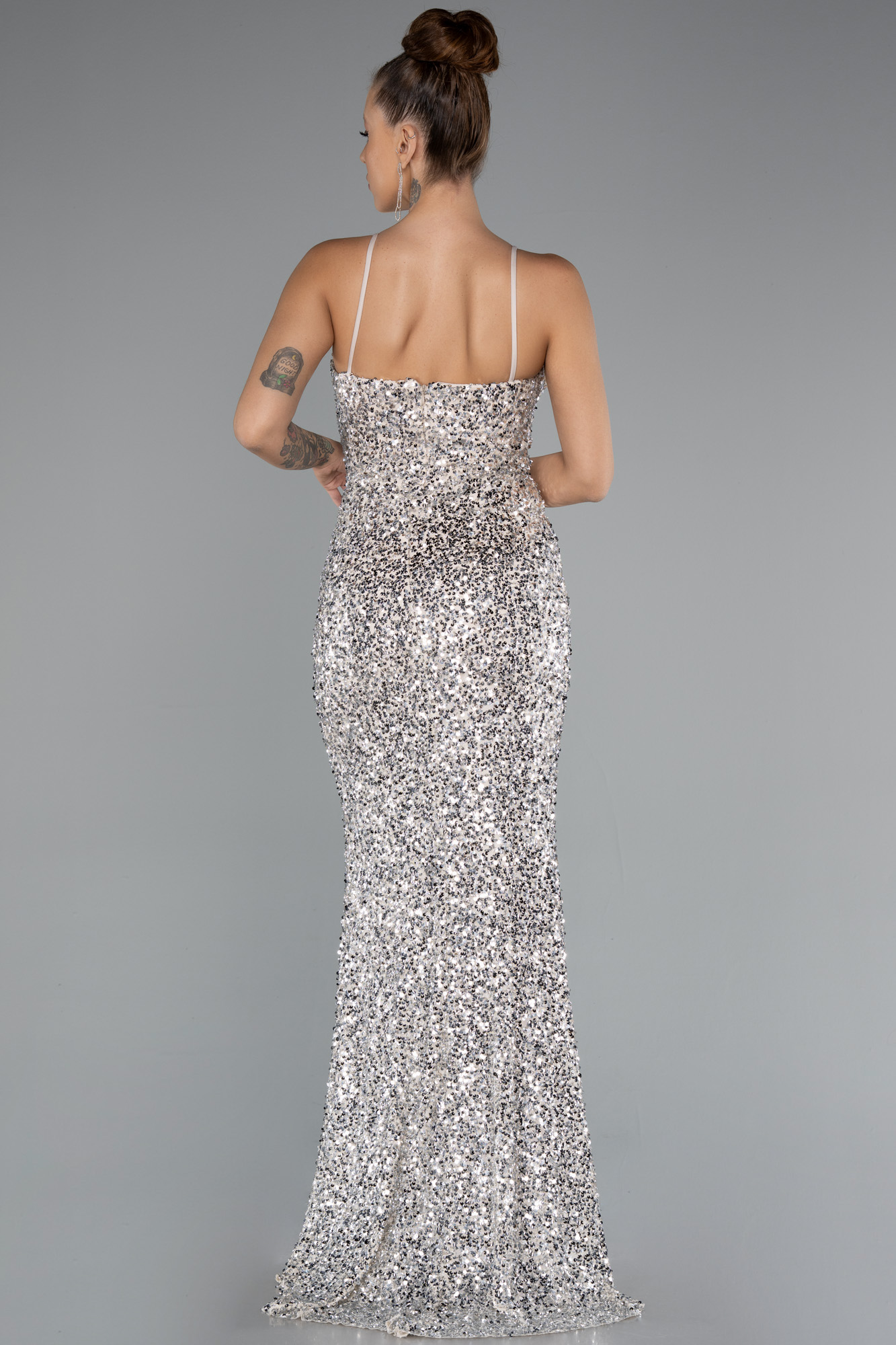 Bej Yırtmaçlı Göğüs Drapeli Uzun Pullu Abiye Elbise ABU4842 - Görsel 2