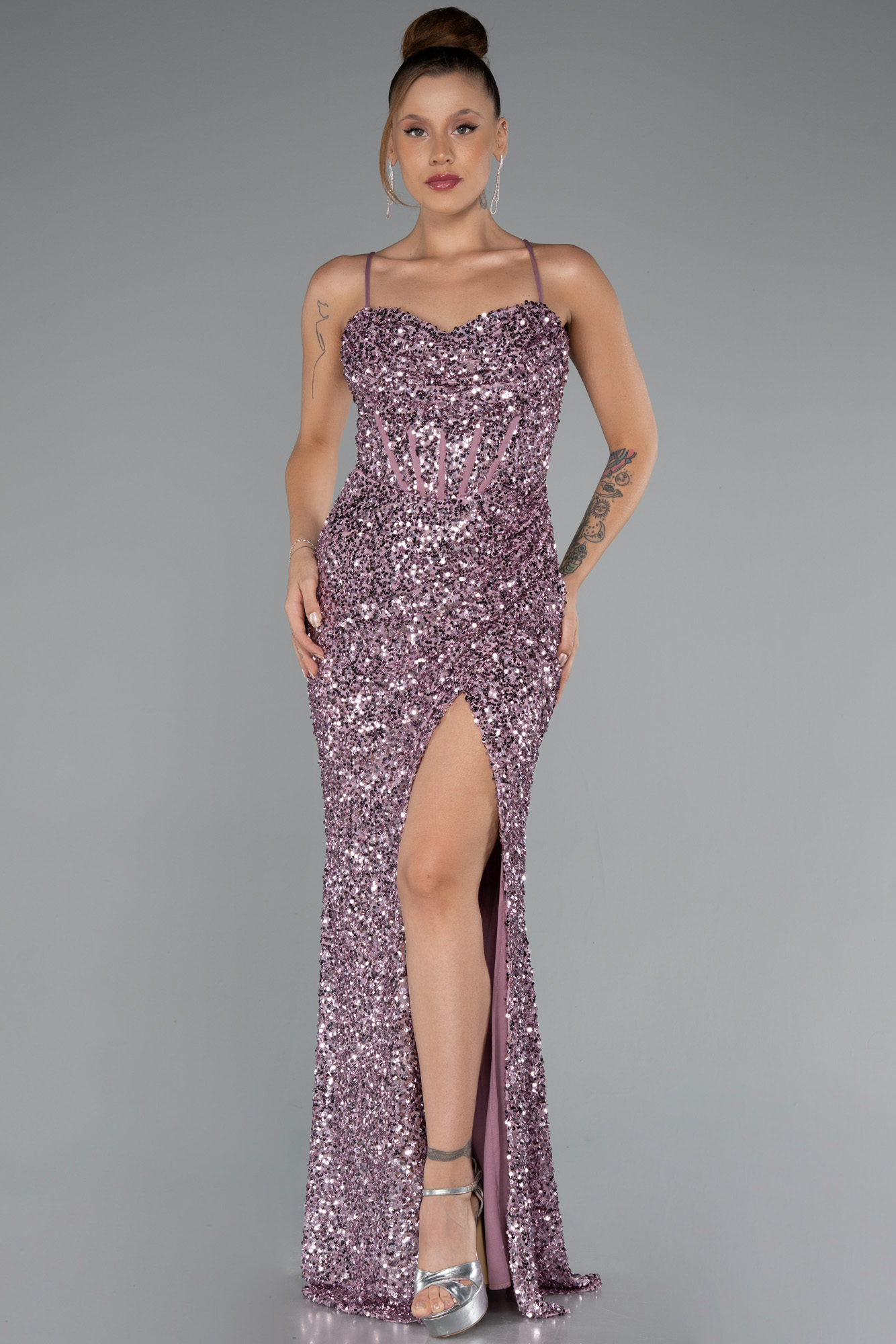 Pudra Yırtmaçlı Göğüs Drapeli Uzun Pullu Abiye Elbise ABU4842