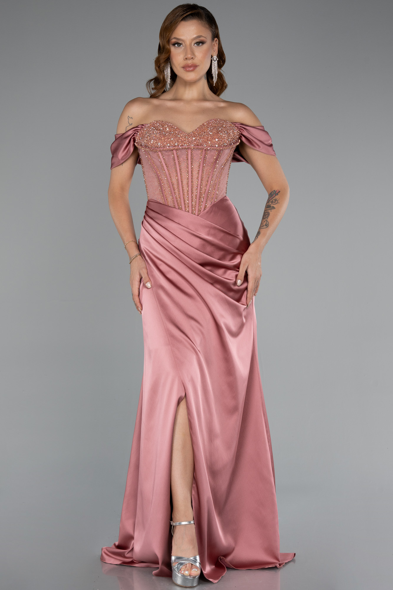 Soğan Kabuğu Kayık Yaka Taşlı Balen Uzun Saten Abiye ABU5130