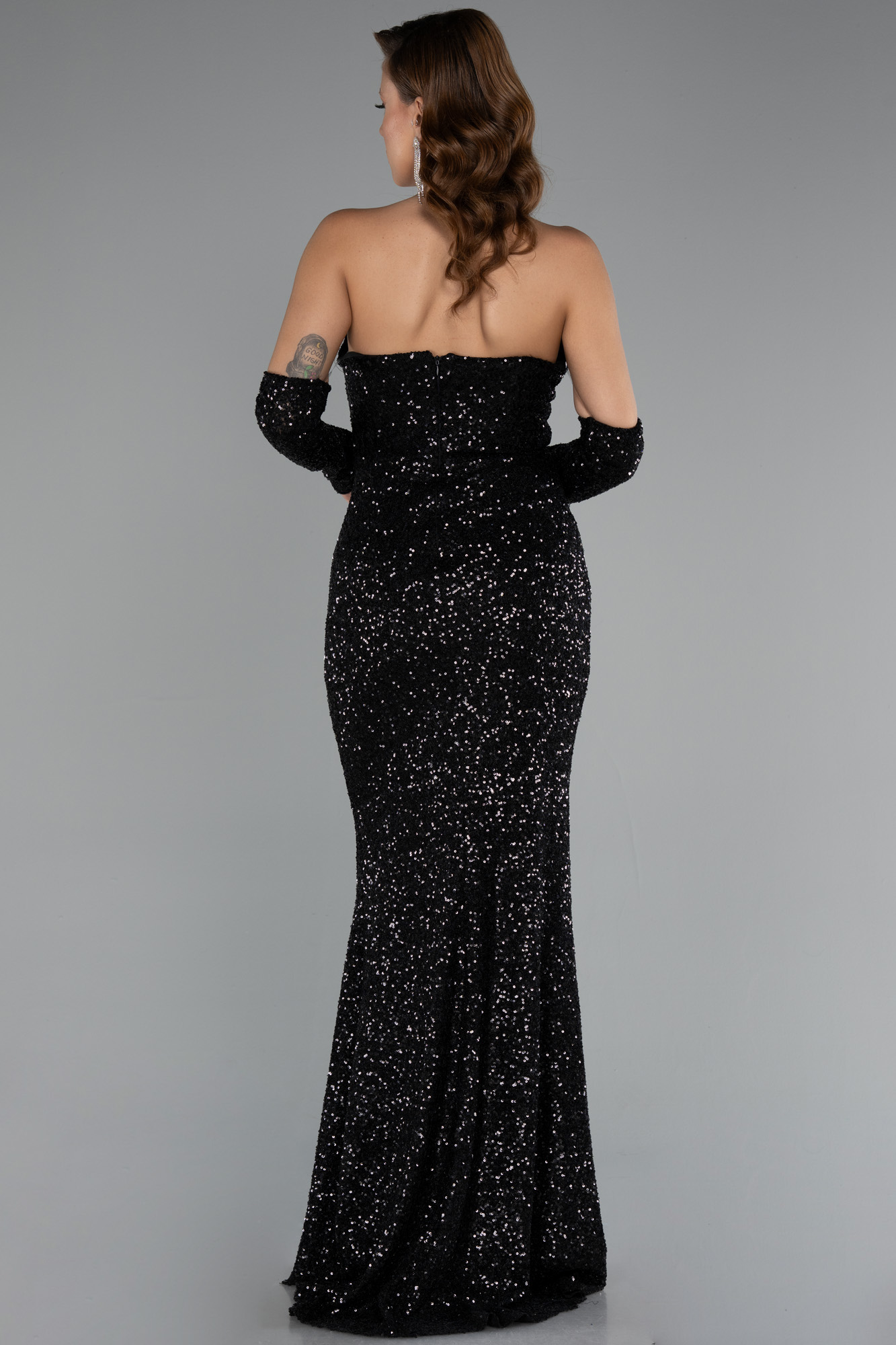 Siyah Straplez Kol Aksesuarlı Yırtmaçlı Uzun Pullu Abiye ABU5163 - Görsel 2