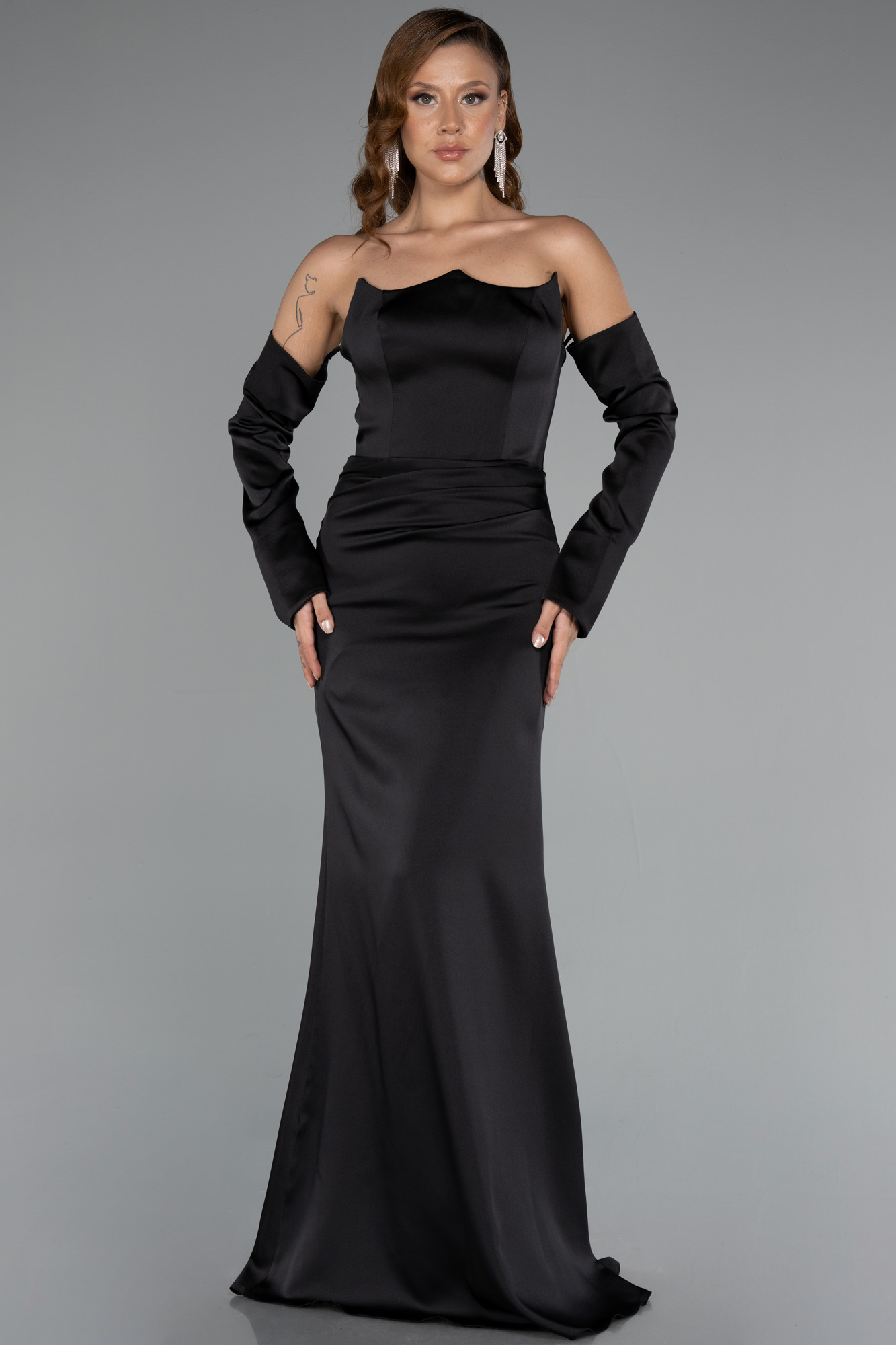 Siyah Straplez Kol Aksesuarlı Uzun Saten Abiye ABU5168