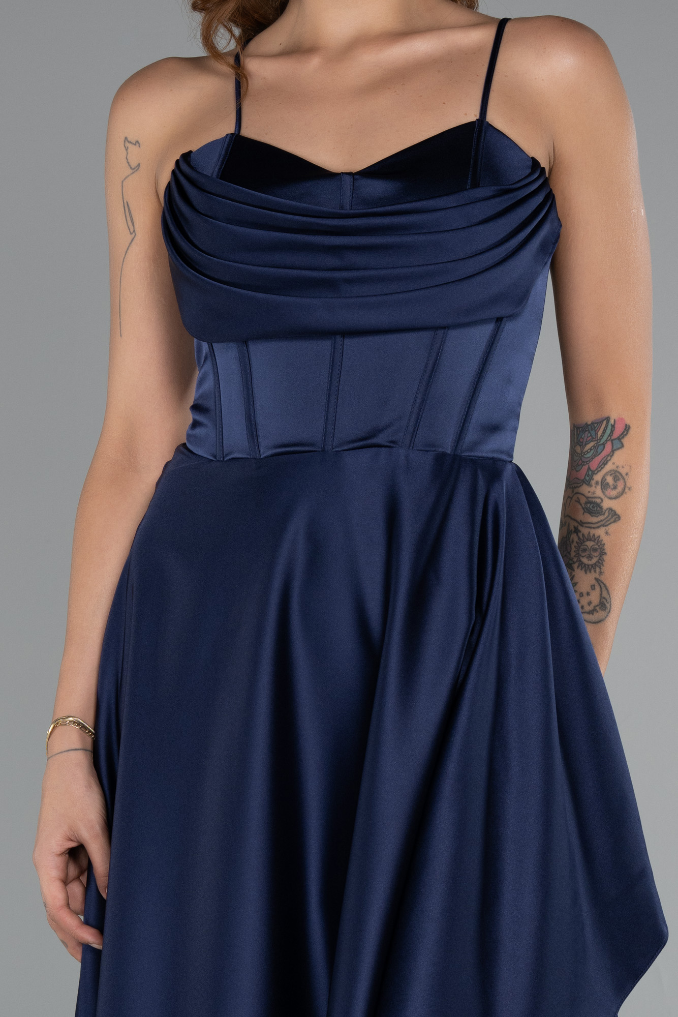 Lacivert Askılı Bacak Dekolteli Uzun Saten Abiye ABU5172 - Görsel 3