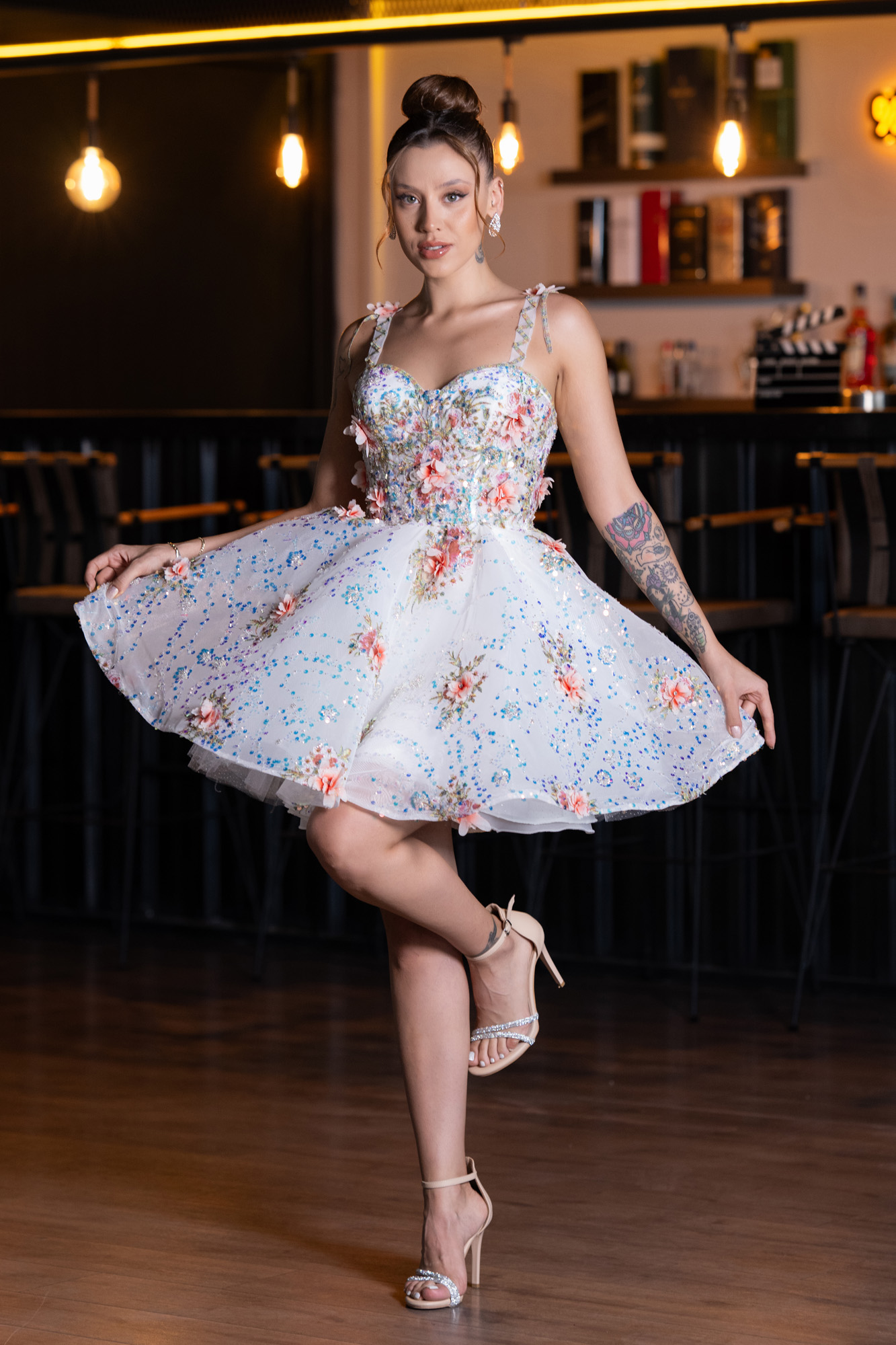 Ekru Üç Boyutlu Çiçek Aplikeli Pullu Kısa Abiye ABK2407