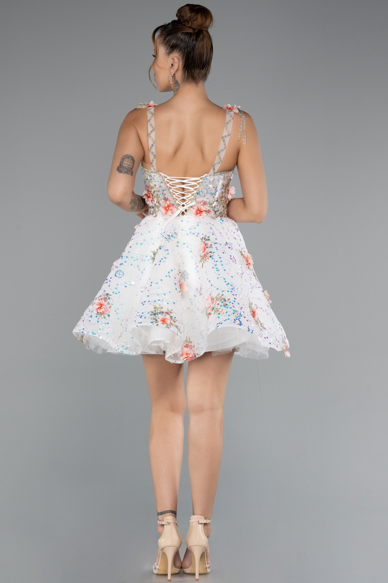 Ekru Üç Boyutlu Çiçek Aplikeli Pullu Kısa Abiye ABK2407 - Görsel 3