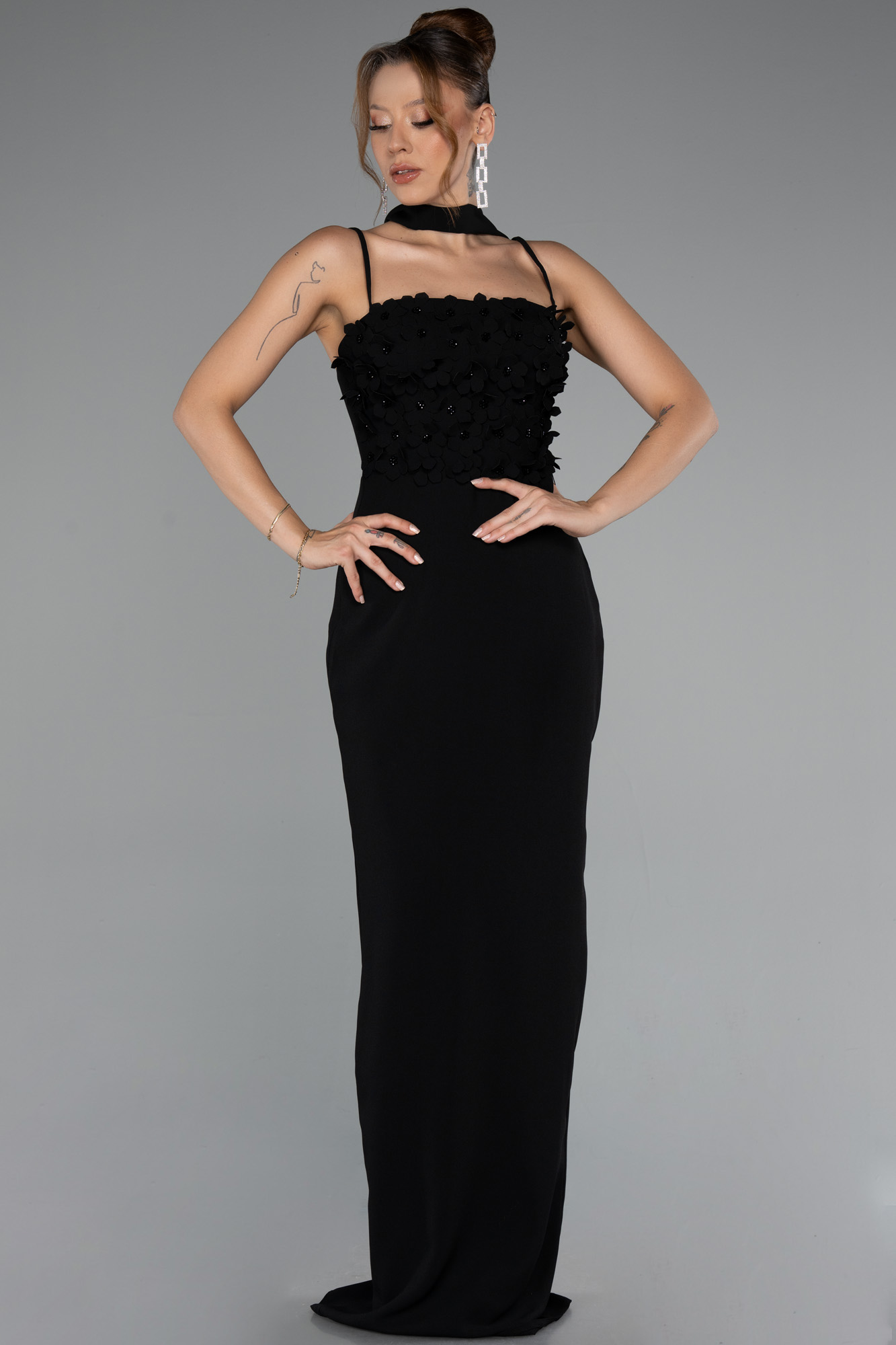 Siyah Askılı Üç Boyut Çiçekli Şallı Uzun Abiye Elbise ABU5181