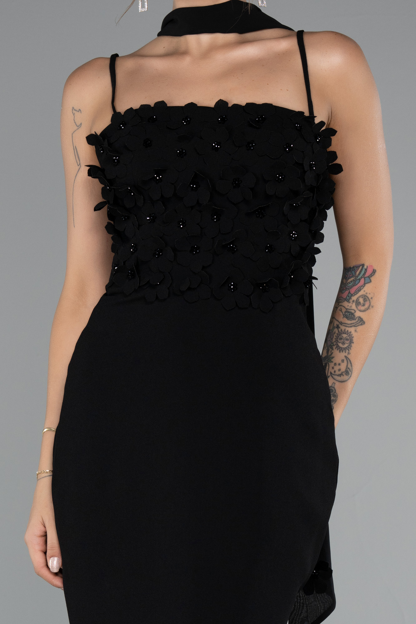 Siyah Askılı Üç Boyut Çiçekli Şallı Uzun Abiye Elbise ABU5181 - Görsel 3